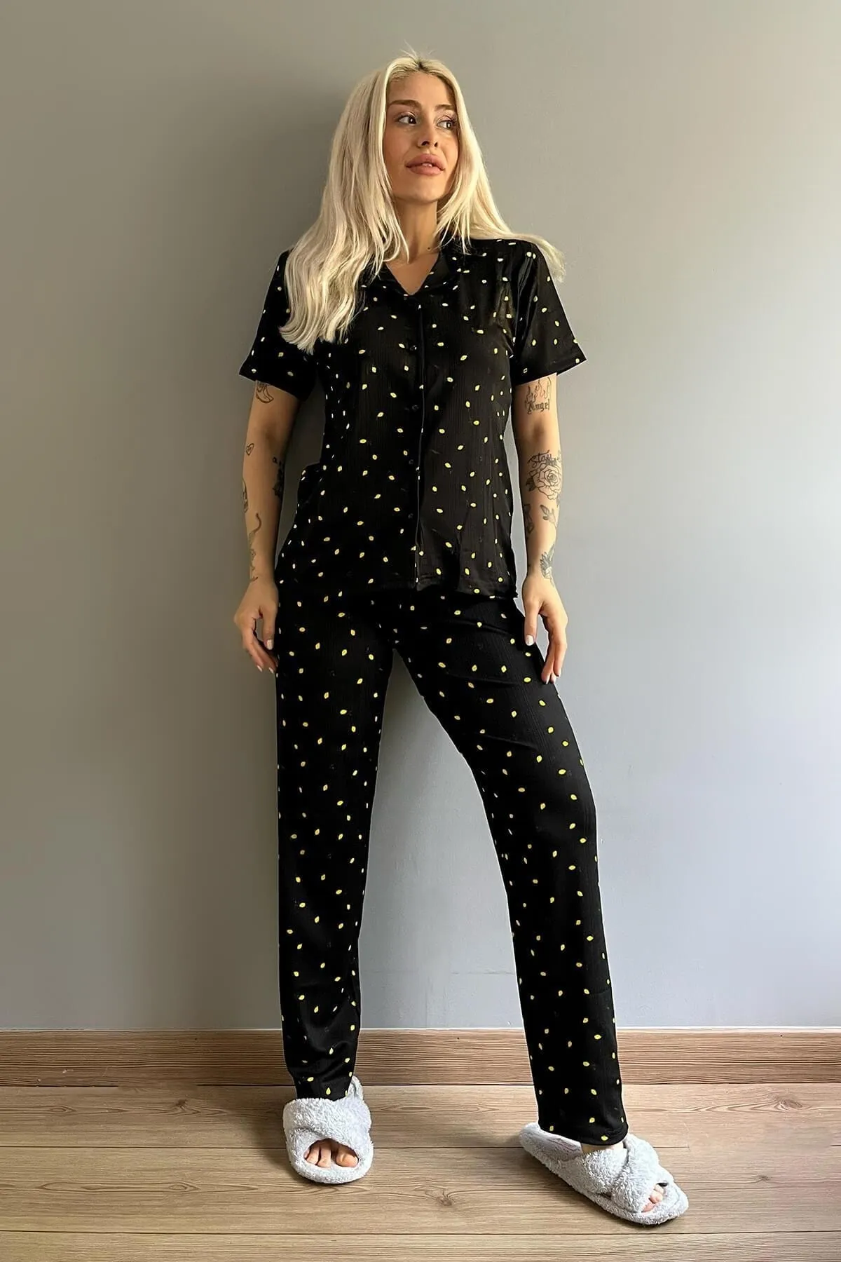 Pijamaevi  Kurzarm-Damenpyjama-Set mit Zitronenmuster und gestrickter Vorderseite mit Knöpfen