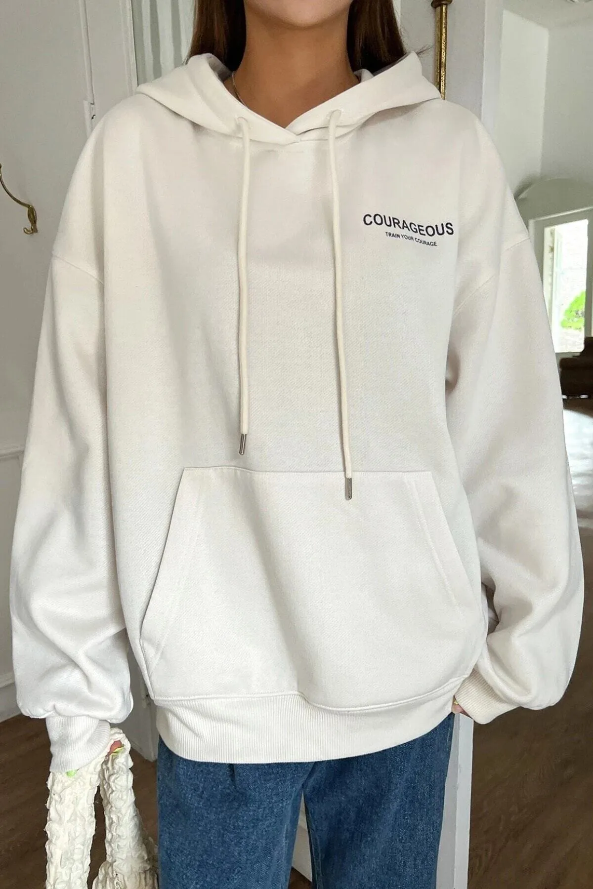MODAGEN  Unisex-Sweatshirt in Weiß mit Stern-Aufdruck auf der Rückseite