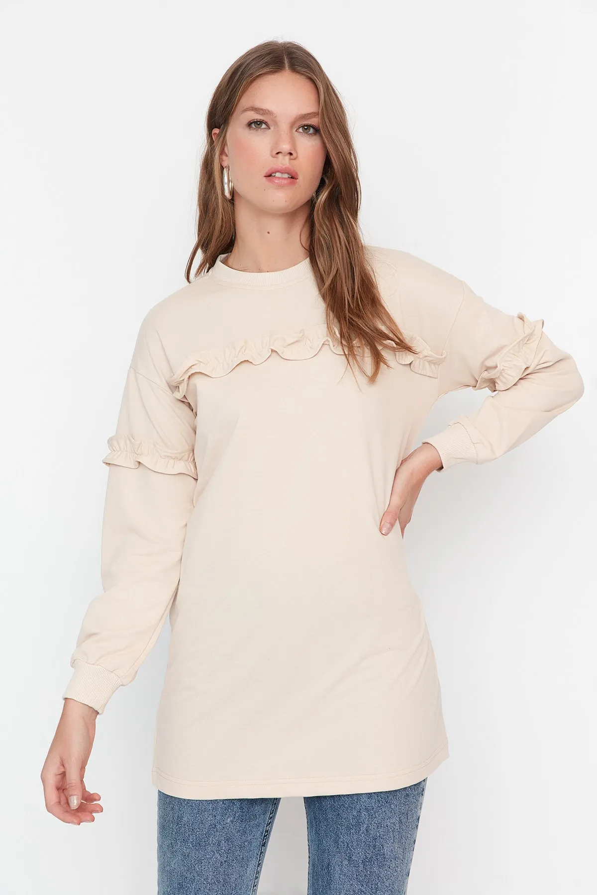 Trendyol Modest  Beige Stricktunika mit Rüschendetail vorne TCTAW23UK00053