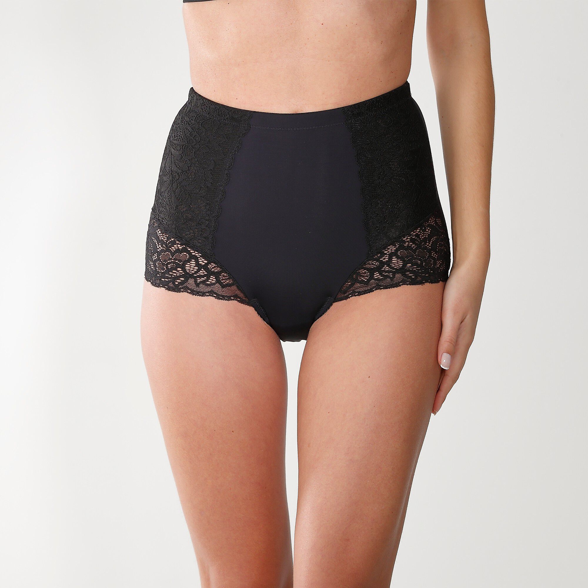Gaine affinante plastron dentelle