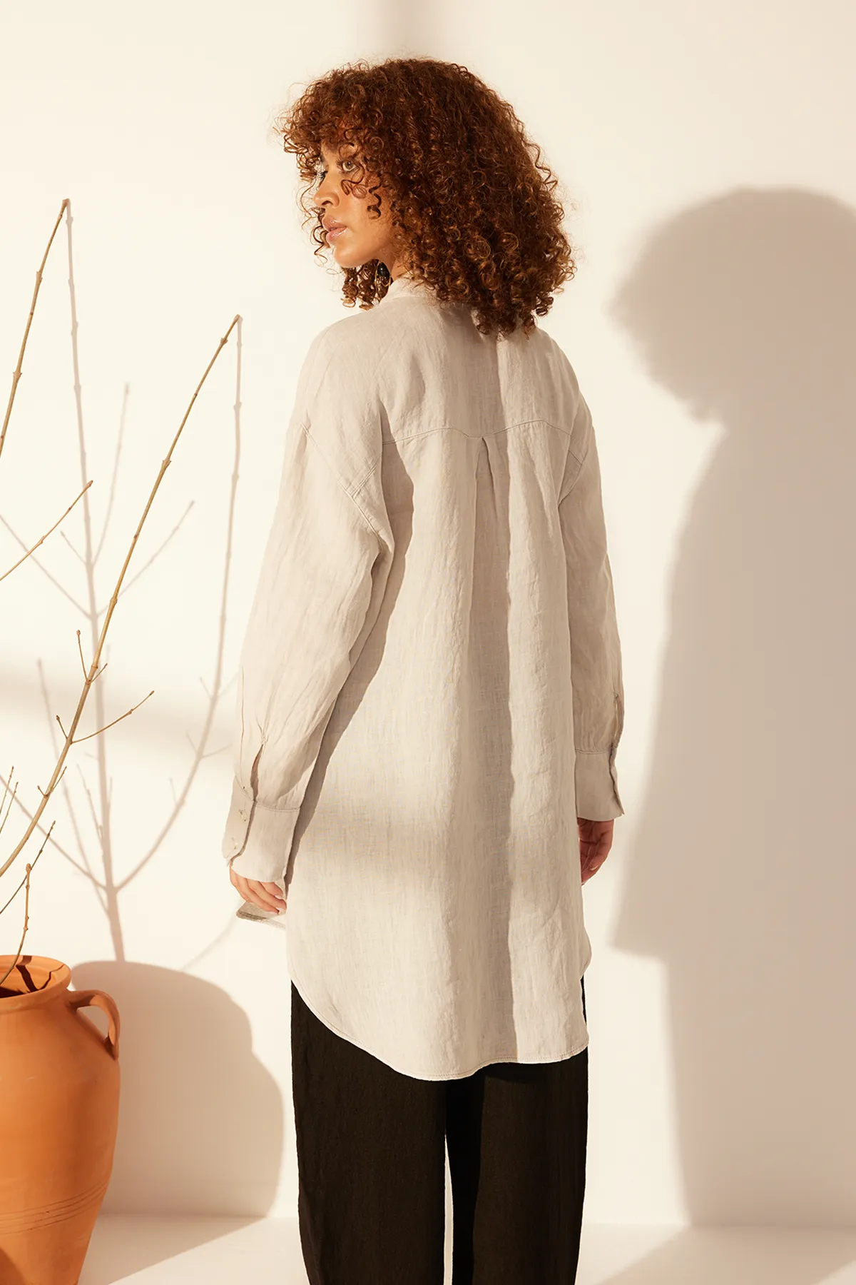 Trendyol Collection  Graues Oversize-Hemd aus 100 % Leinen TWOSS24GO00118