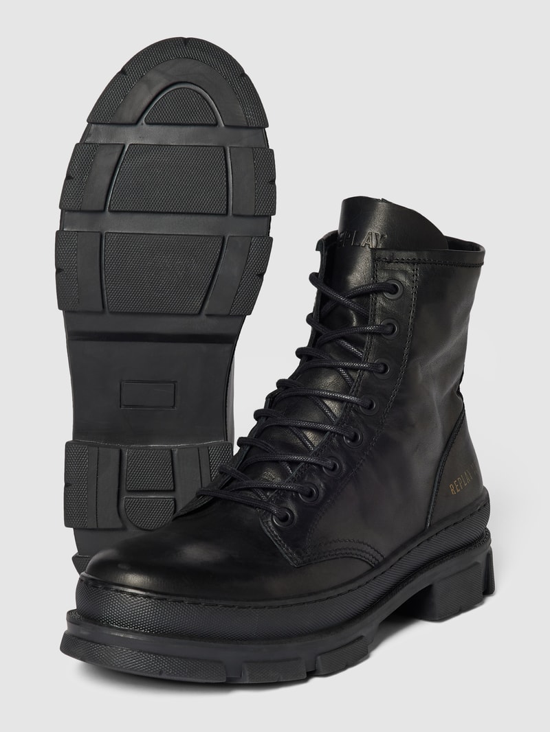 Ankle-Boots mit Label-Print in schwarz