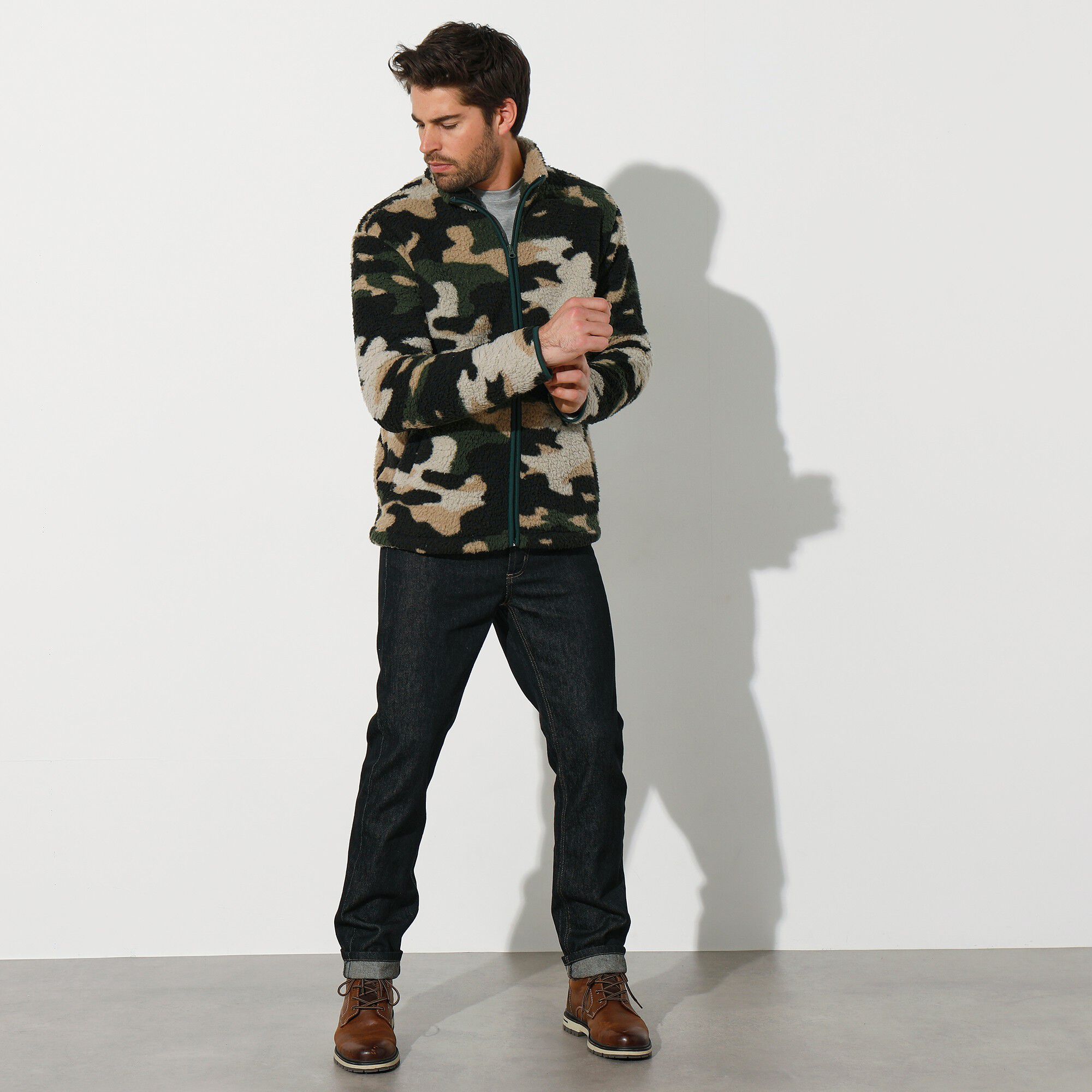 Blouson zippé en polaire sherpa imprimé camouflage