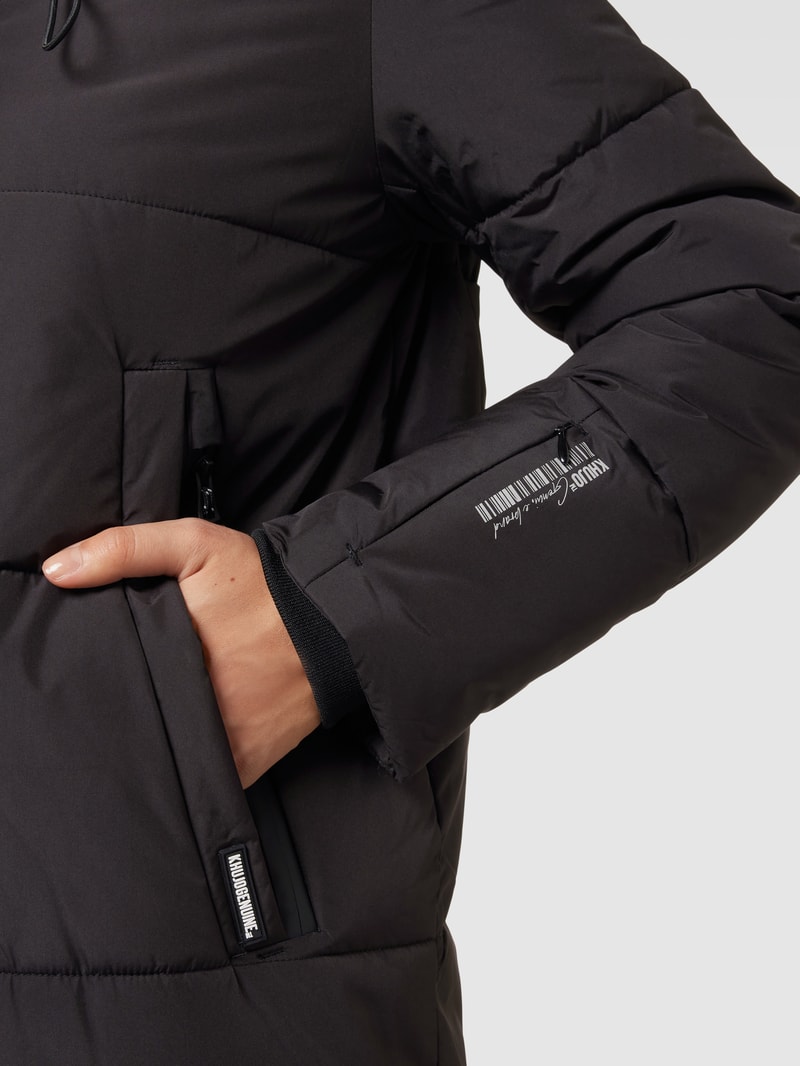Steppmantel mit Label-Details Modell 'SOULANI' in schwarz