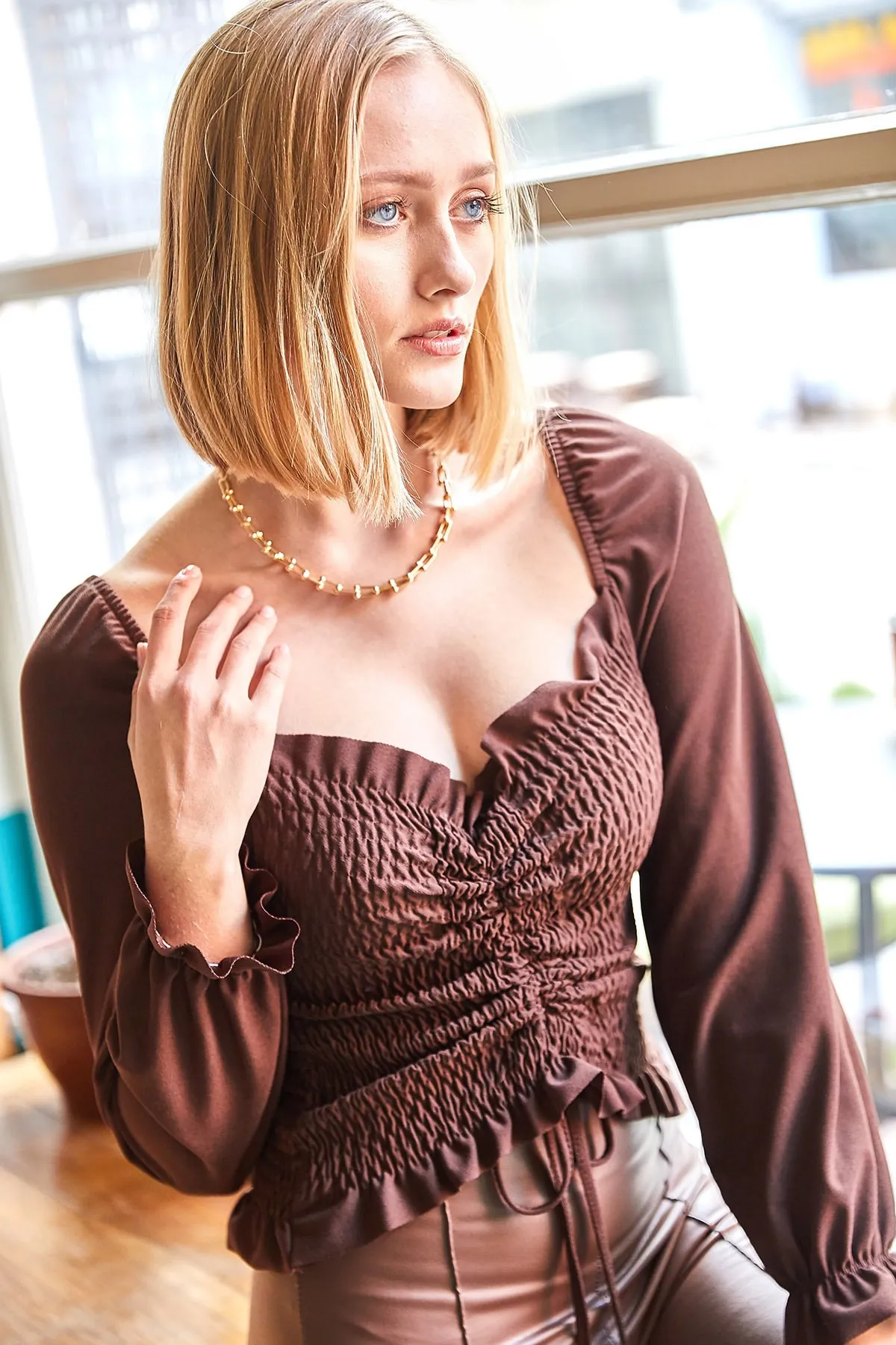 Olalook  Bitter Brown Damen-Strickbluse mit geraffter Vorderseite BLZ-19001183