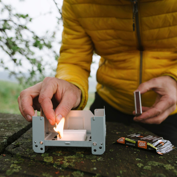 TASCHENKOCHER MIT WINDSCHUTZ INKL. 2X27G TROCKENBRENNSTOFFTA