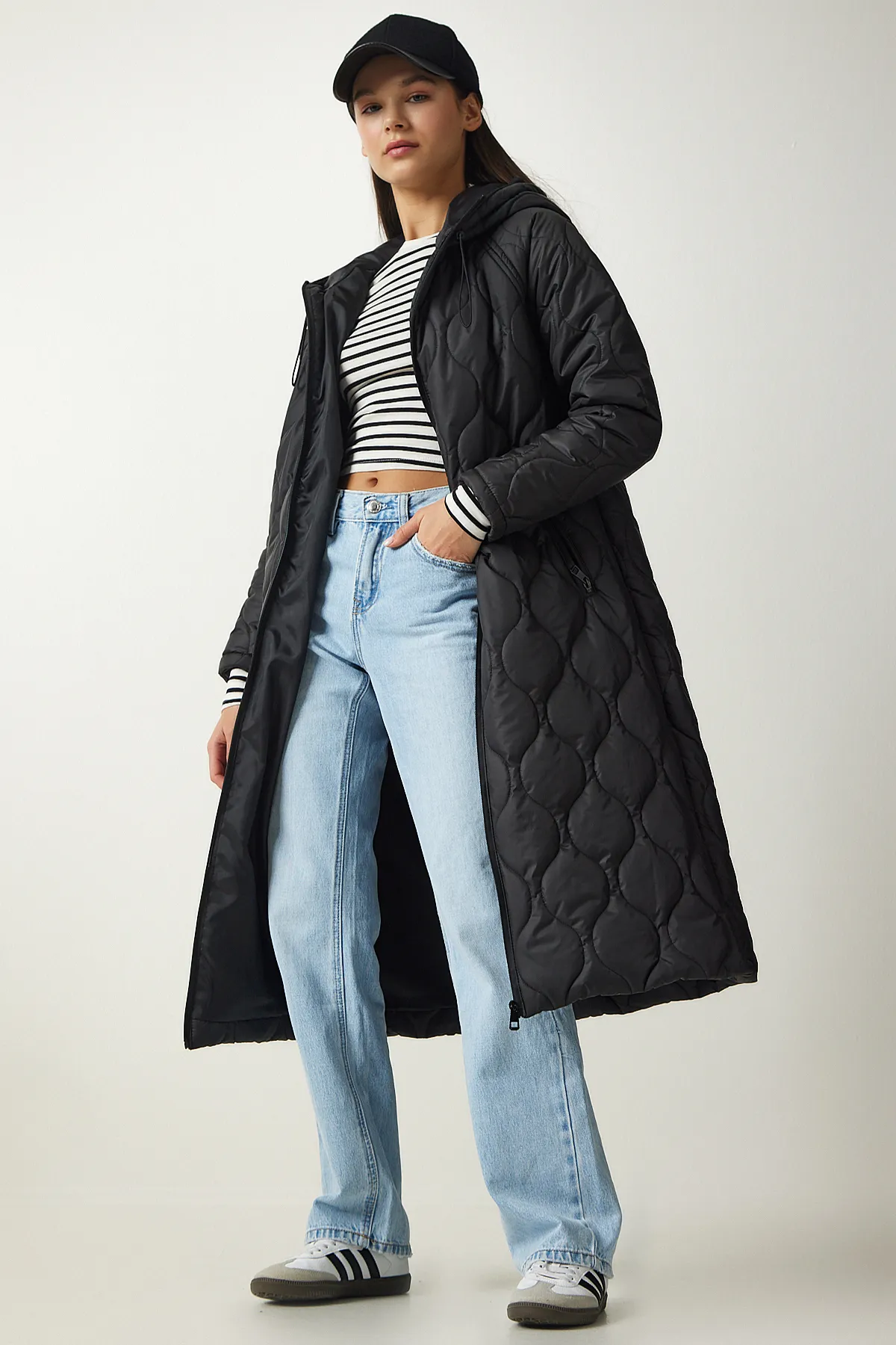 Happiness İstanbul  Schwarzer Damen-Steppmantel mit Kapuze und Tasche DD01285