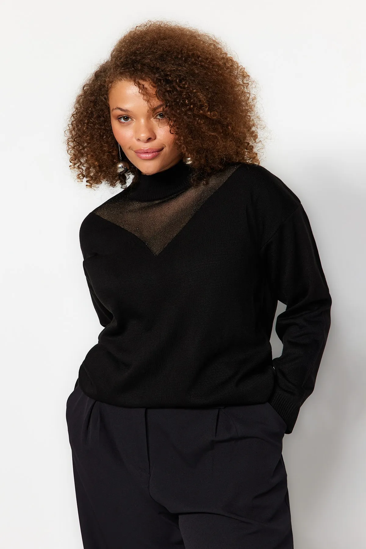 Trendyol Curve  Schwarzer, detaillierter Strickpullover aus Tüll TBBAW24AN00008