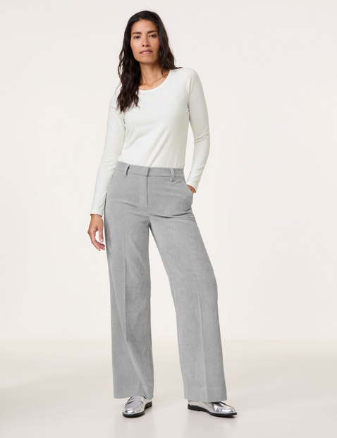 Cordhose mit weitem Bein