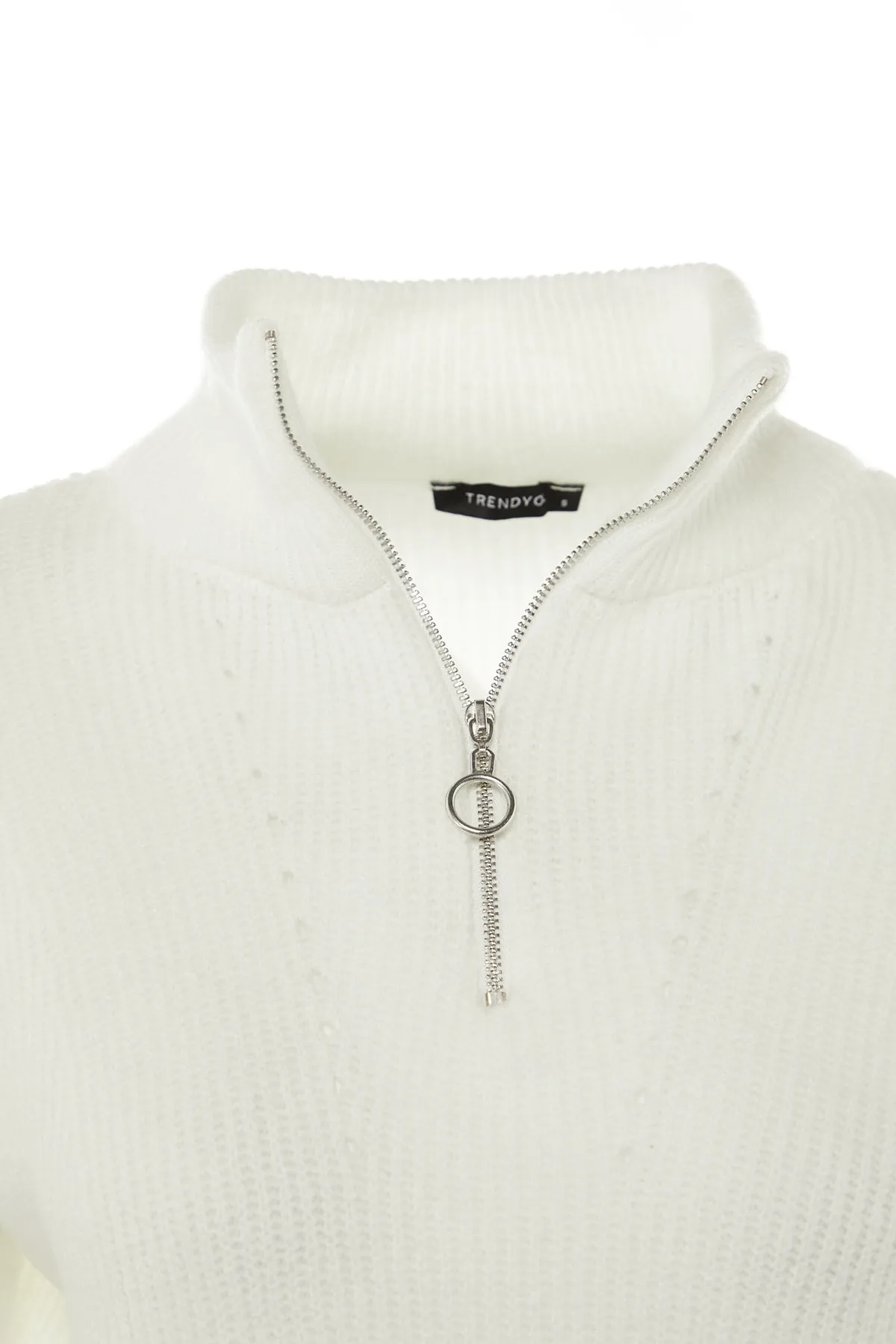 Trendyol Collection  Ecrufarbener, weich strukturierter Strickpullover mit Reißverschluss TWOAW20XS0009