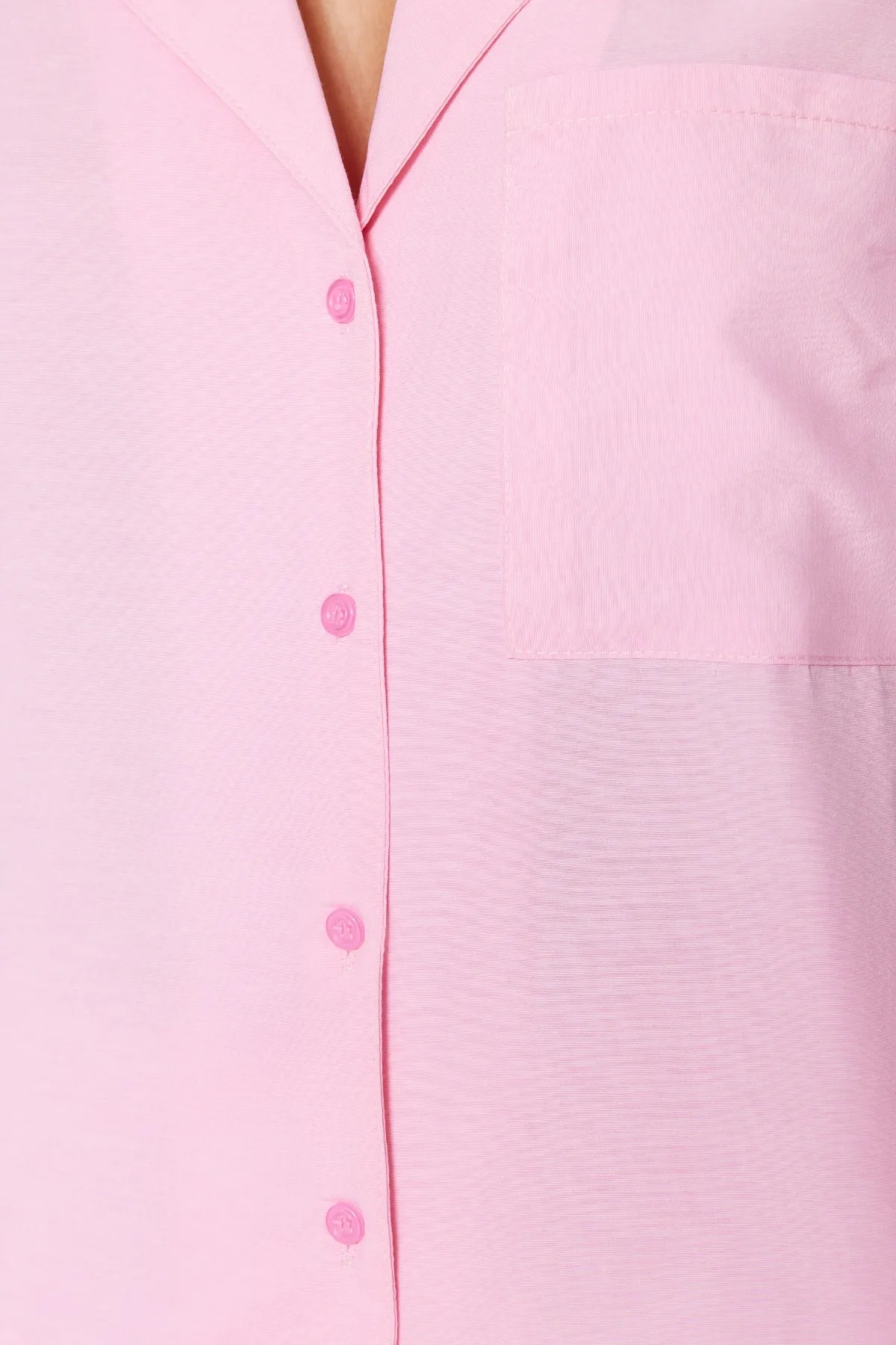 Trendyol Collection  Rosa Frottee-Pyjama-Set mit Hemd und Shorts aus Webstoff THMSS23PT00132