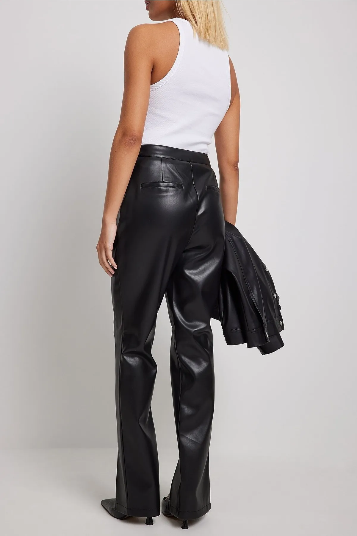NA-KD  PU-Hose mit Vorderschlitz