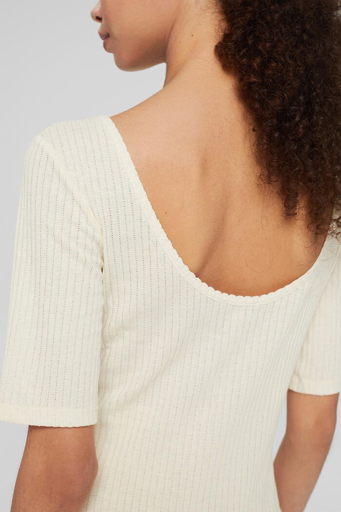 Recycelt: T-Shirt mit Rückenausschnitt
