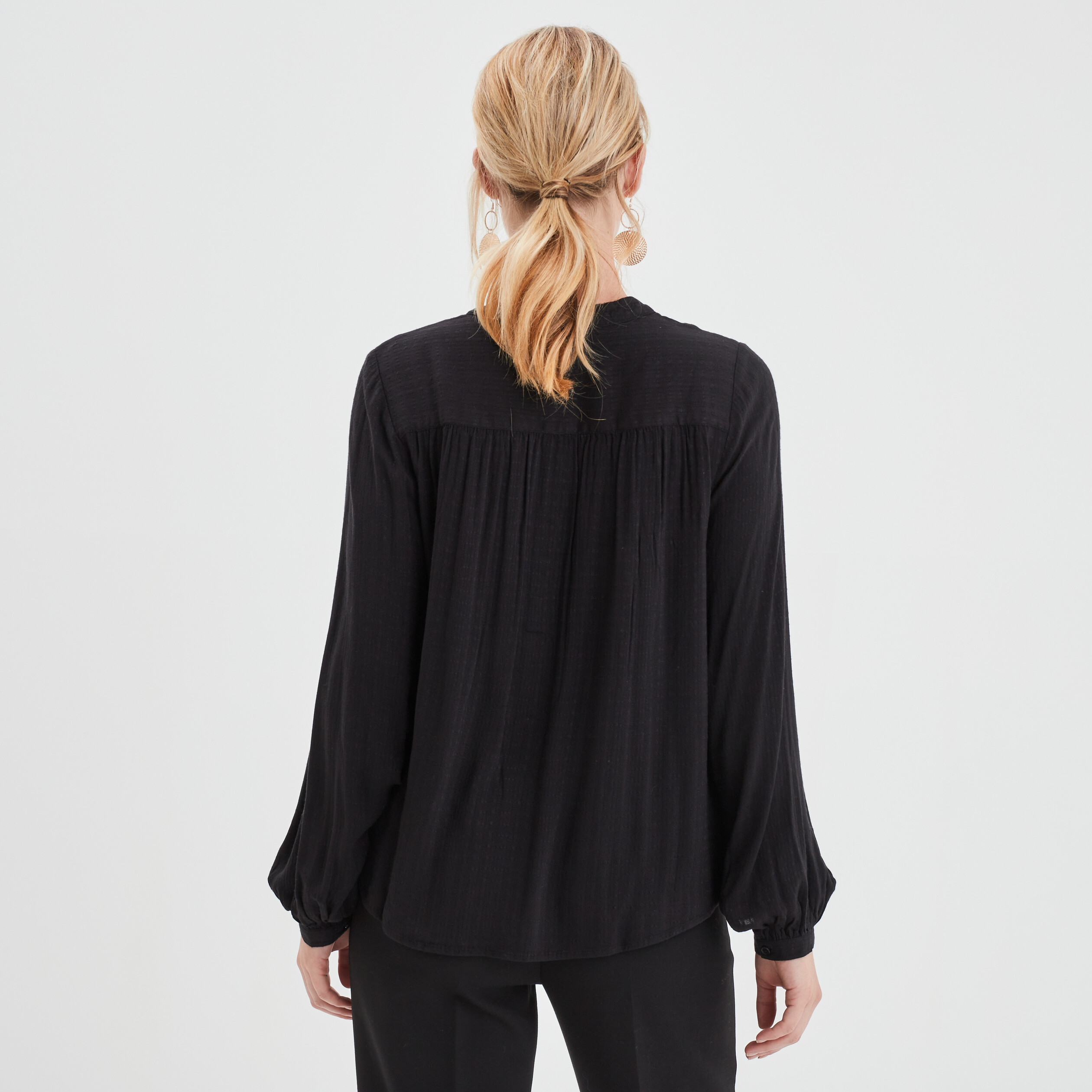 Blouse bandes ajourées col mao Liberto noir femme | La Halle