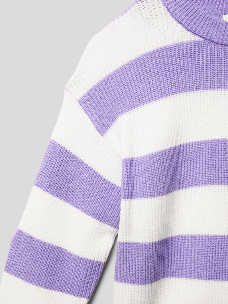 Strickpullover mit Rundhalsausschnitt in flieder