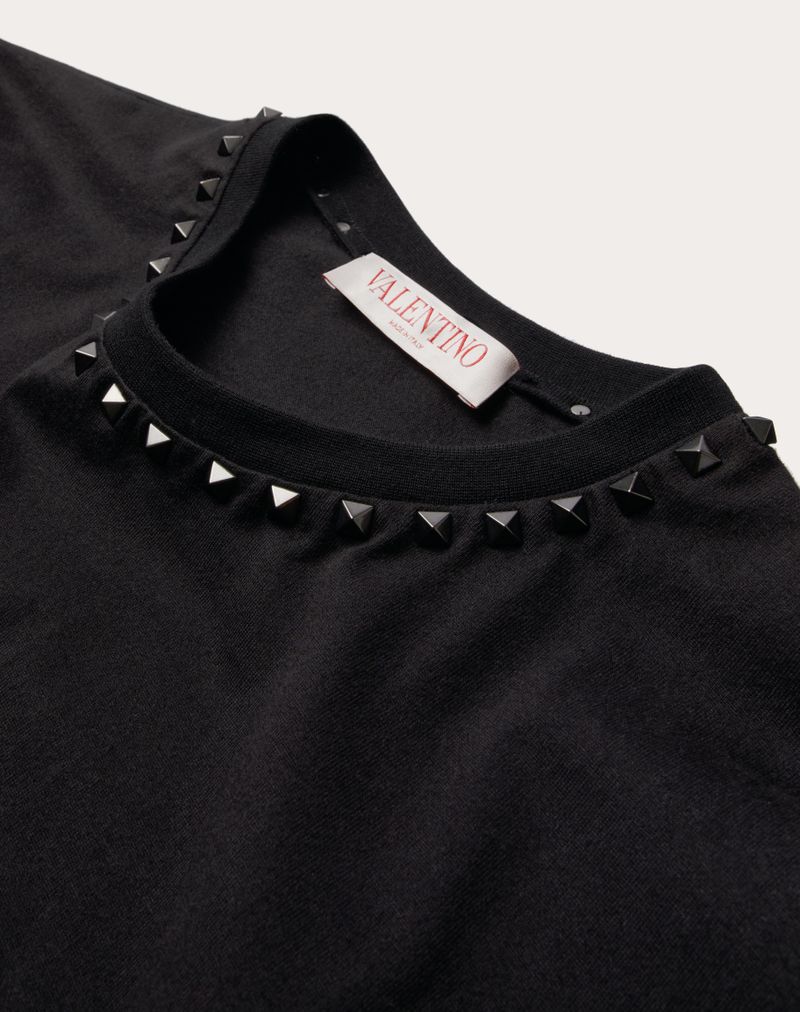 Sort T-shirt med rund hals og nitter fra Untitled i bomuld