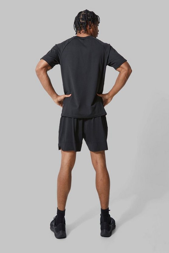 Man Active 5\\' Muscle-Fit Shorts