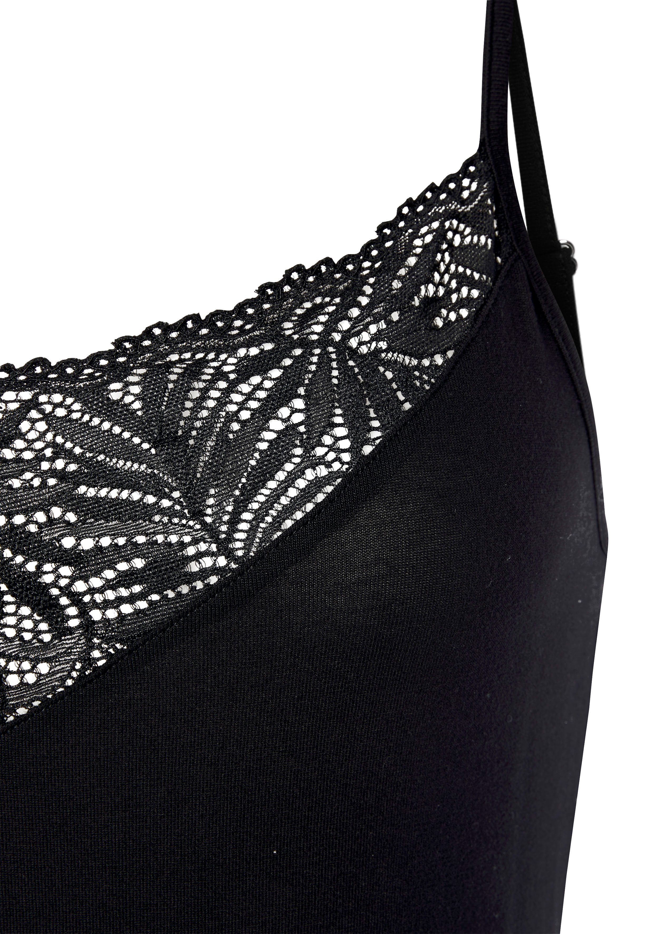 LASCANA Spitzentop mit edlen Spitzendetails