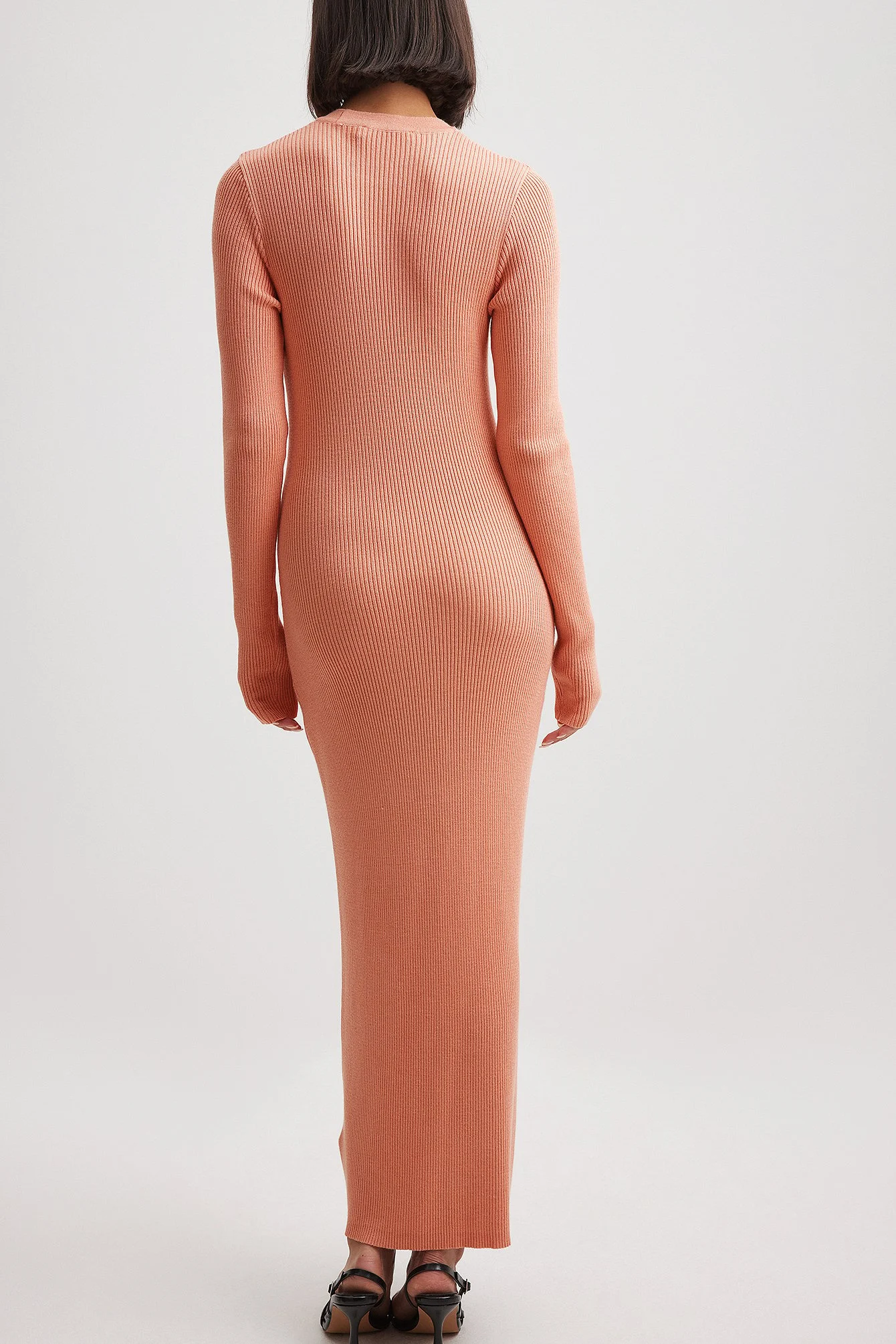 Geripptes Strick-Midikleid