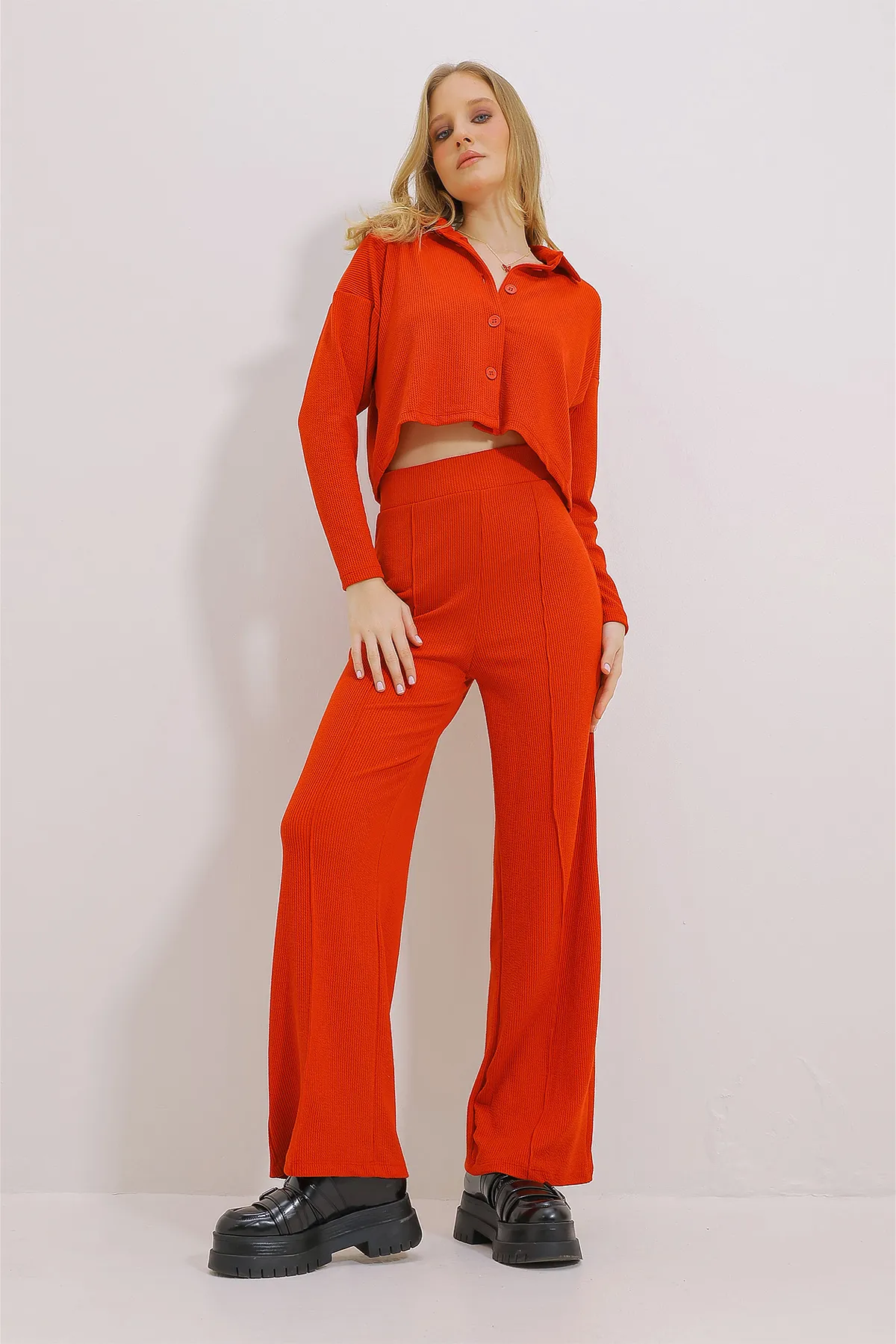 Trend Alaçatı Stili  Rotes Thessaloniki-Strick-Crop-Hemd und Grassy-Palazzo-Hose im Doppelset für Damen ALC-X11443