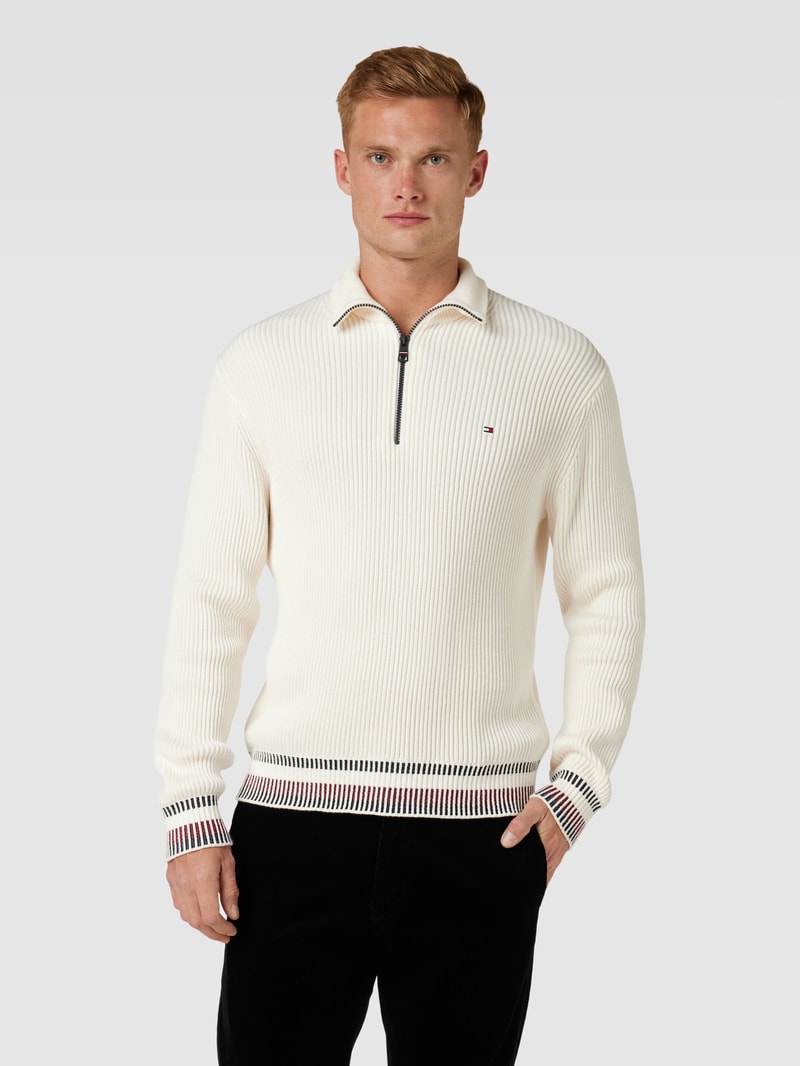 Strickpullover mit Kontrastbesatz in offwhite