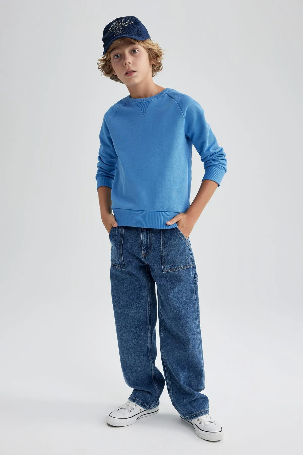 DeFacto  Dickes Sweatshirt-Sweatshirt mit normaler Passform und Rundhalsausschnitt für Jungen