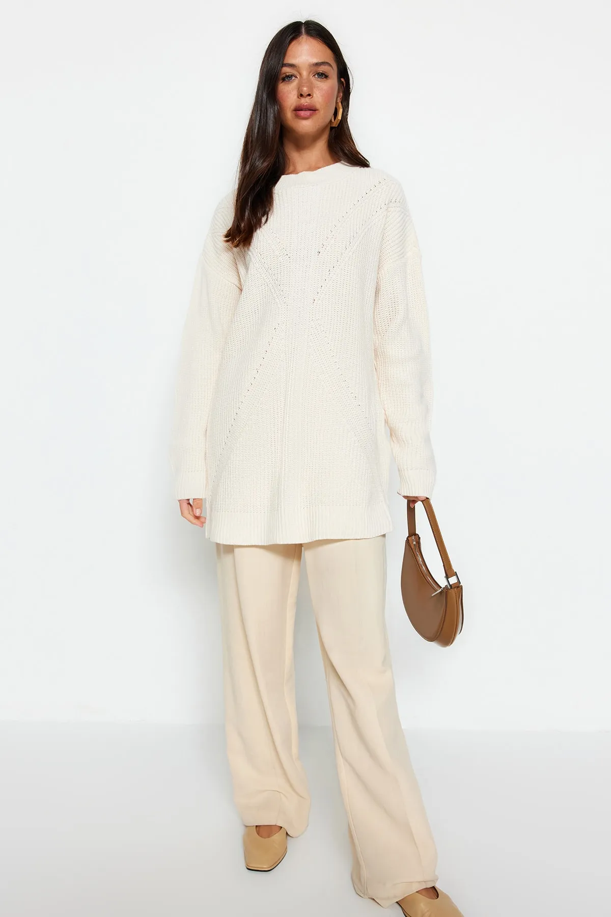 Trendyol Modest  Steiniger Strickpullover mit Rundhalsausschnitt TCTAW24AK00023
