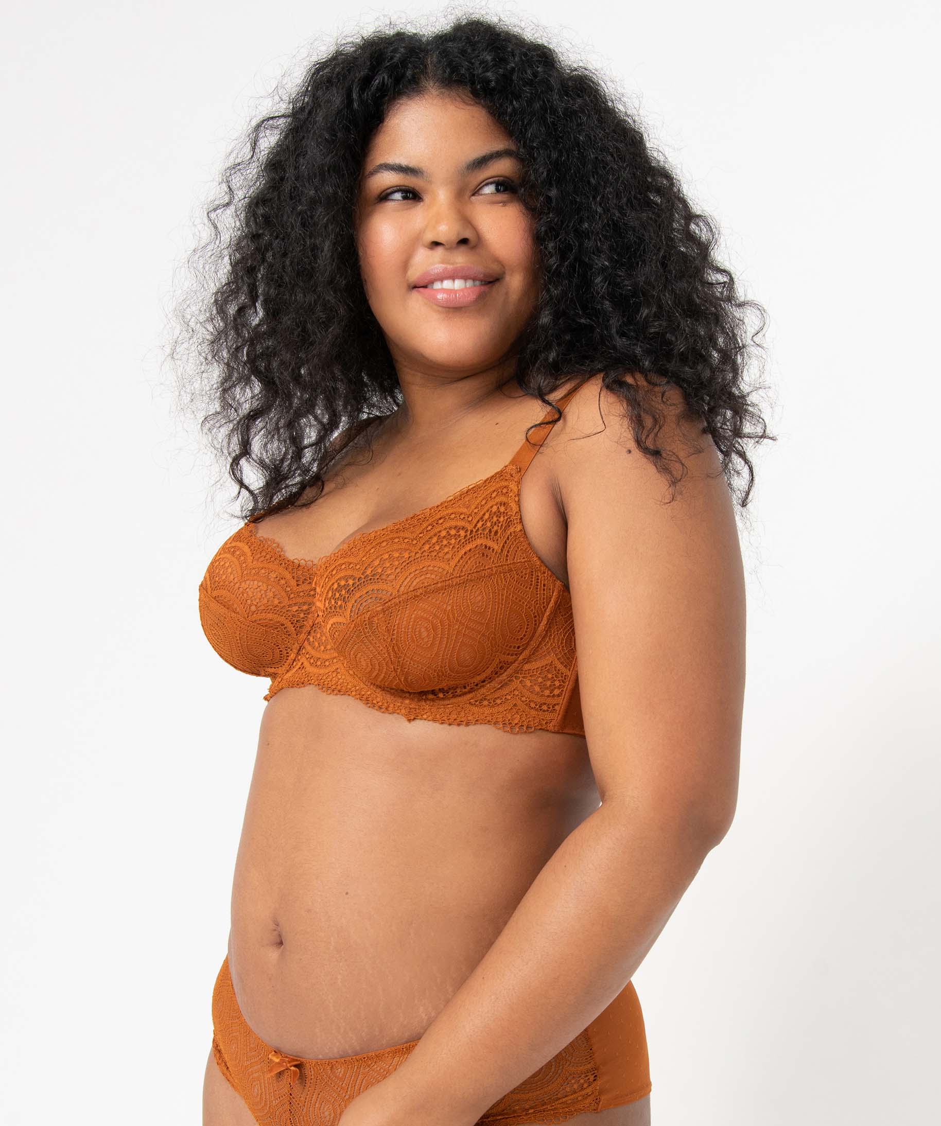 Soutien-gorge emboitant grande taille à armatures en dentelle marron | GEMO