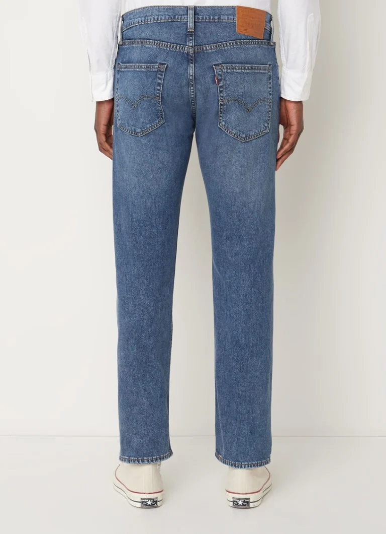 Pantaloni conici Levi's Vaqueros, confecționați din material lyocell, spălare medie.