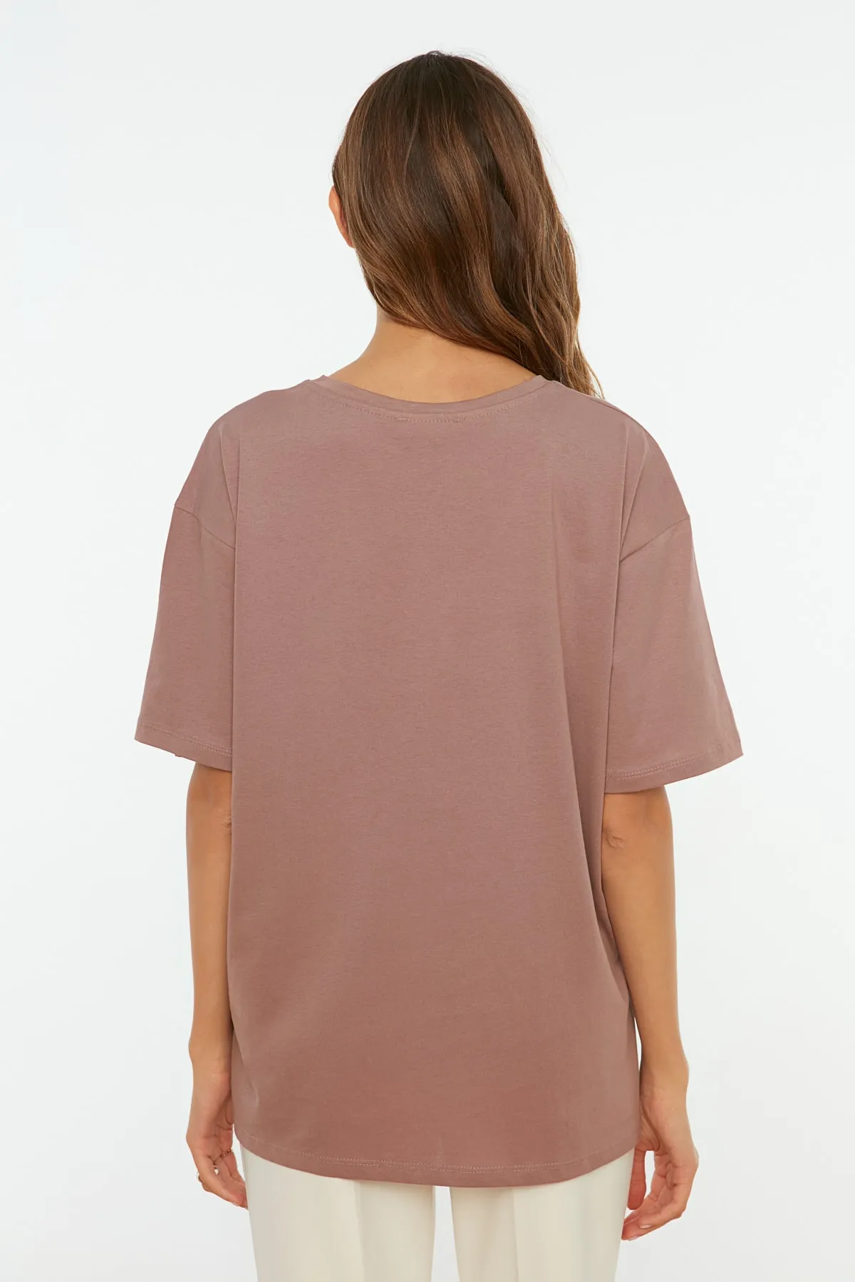Trendyol Collection  Nerzfarbenes Single-Jersey-Strick-T-Shirt im Boyfriend-Stil mit V-Ausschnitt TWOSS20TS0132