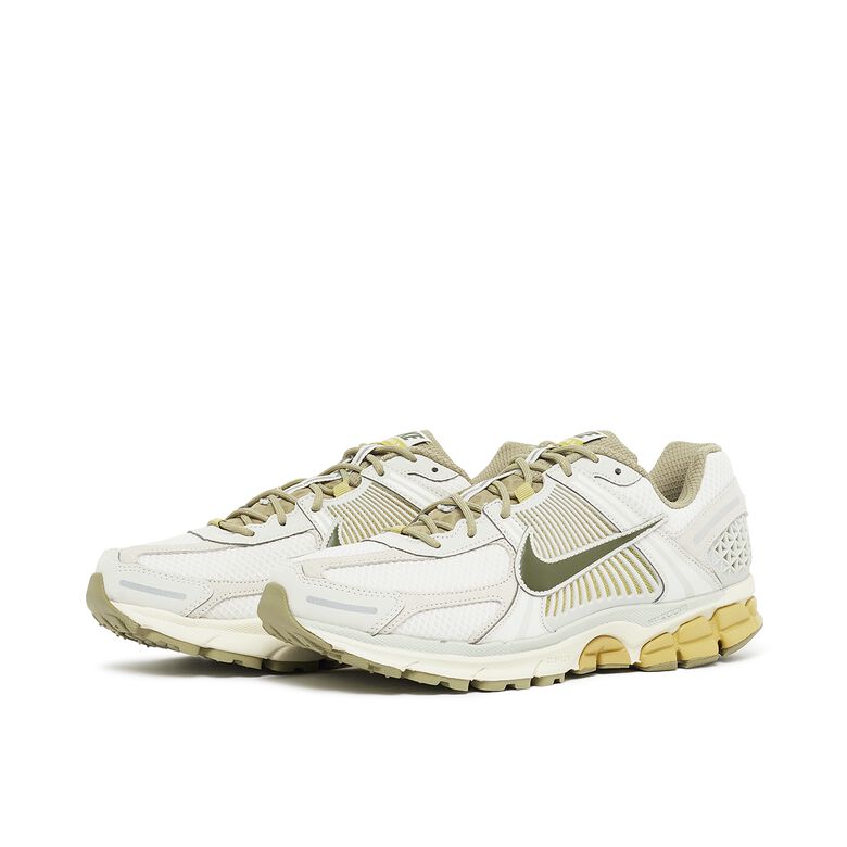NIKE Wmns Zoom Vomero 5 