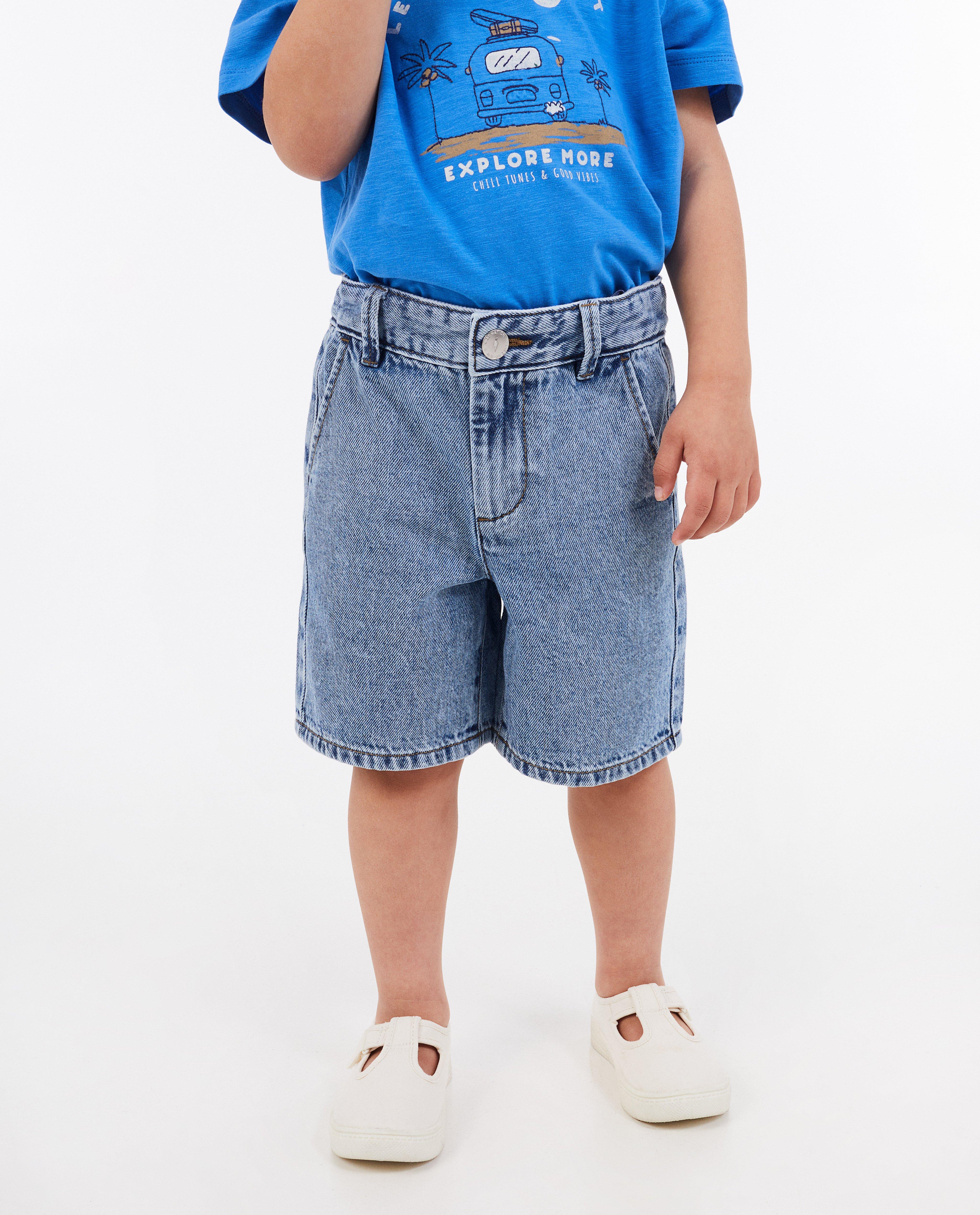 Kidz Nation Kék farmer rövidnadrág, bő szabású, 2-7 éves korig, világoskék
