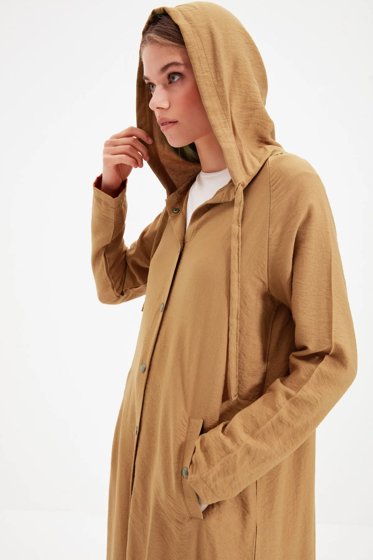Trendyol Modest  Gewebte Kappe mit offenem Kachel-Druckknopf und Kapuze & Ferace TCTSS21KF0002