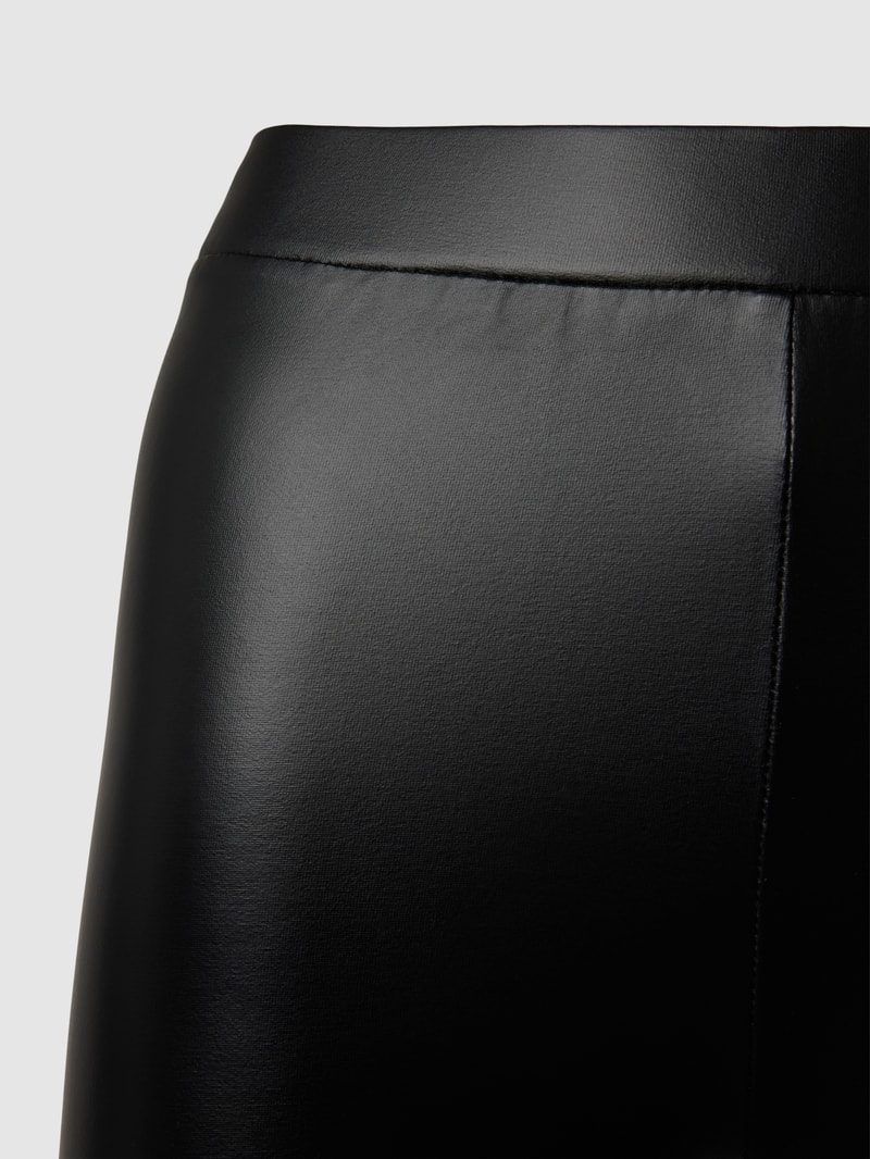 Leggings in Leder-Optik in schwarz