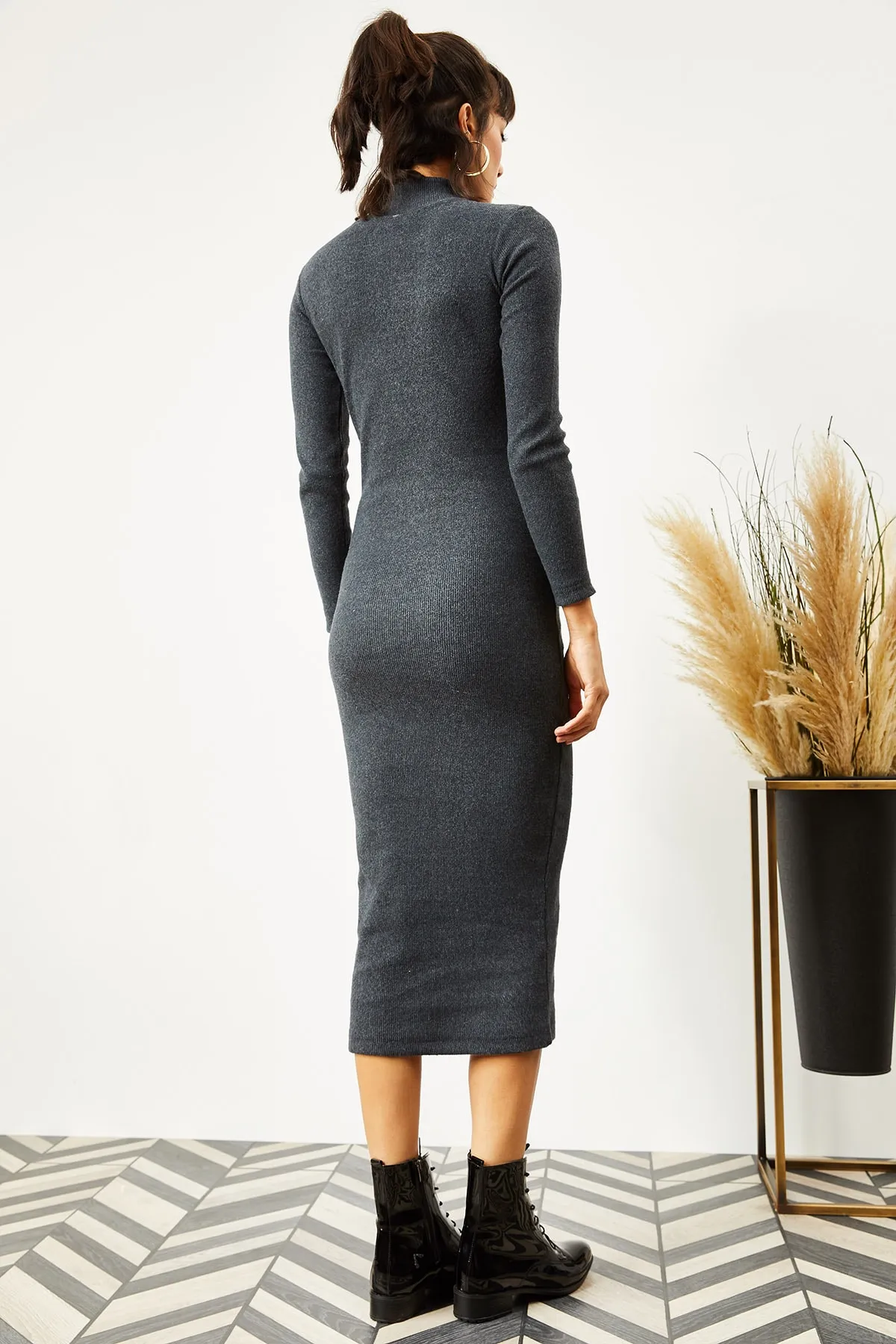 Olalook  Anthrazitfarbenes, langes Camisole-Kleid aus Lycra für Damen ELB-19000750