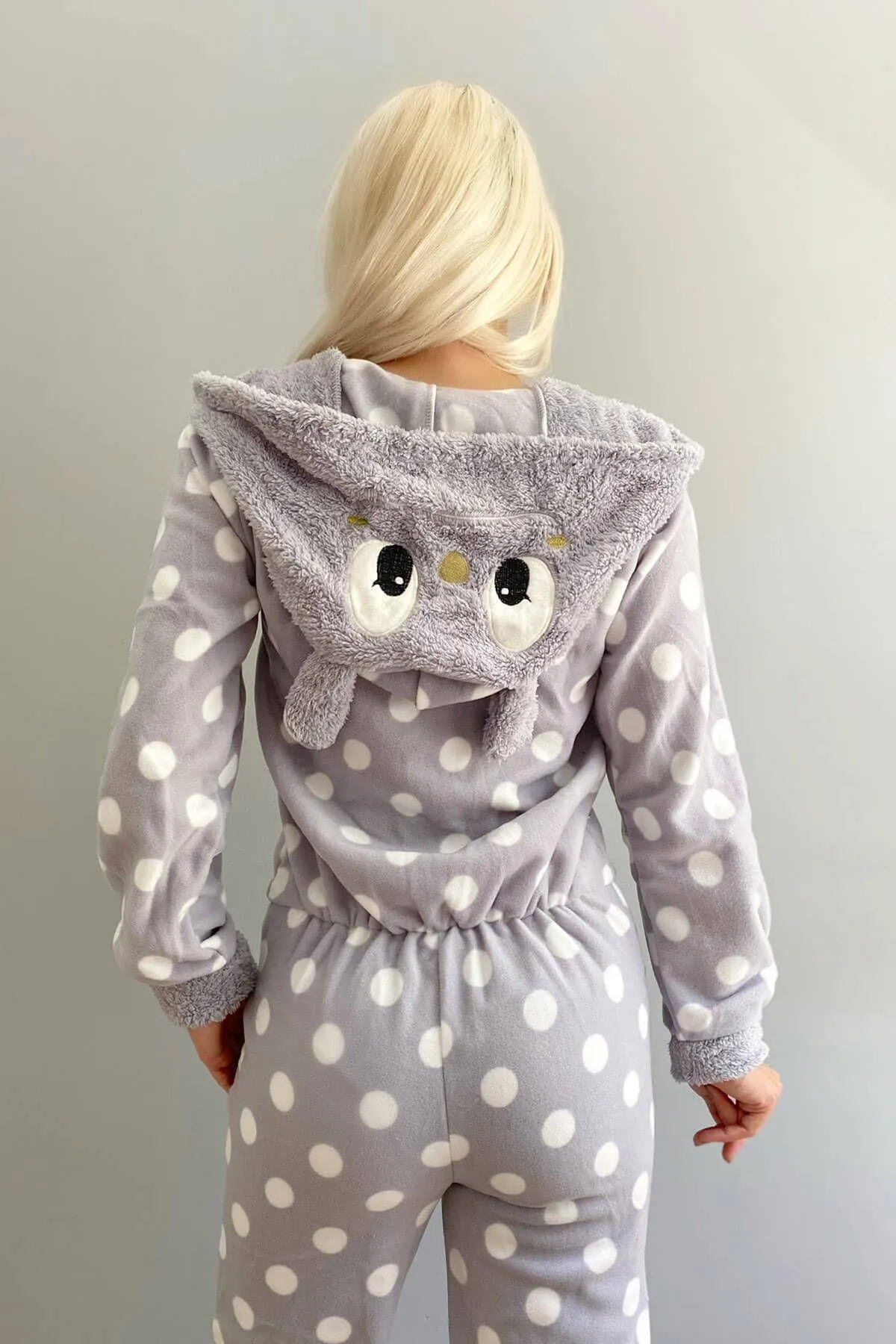 Pijamaevi  Grau gepunkteter Damen-Overall-Pyjama aus Fleece-Plüsch