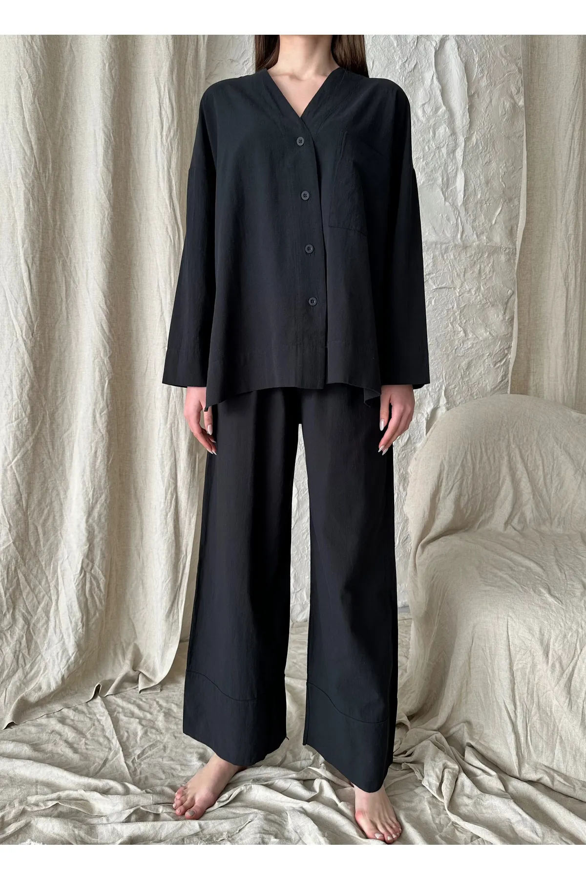 Laluvia  Schwarzes Leinen-Set mit Doppelbeinhose und Hemd
