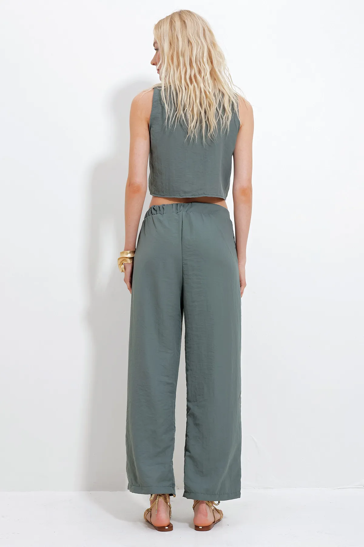Trend Alaçatı Stili  Damen-Set aus Khaki-Bluse mit V-Ausschnitt und Knöpfen und elastischer Taille, Palazzo-Hose, Unterteil und Oberteil, Alc-X11738