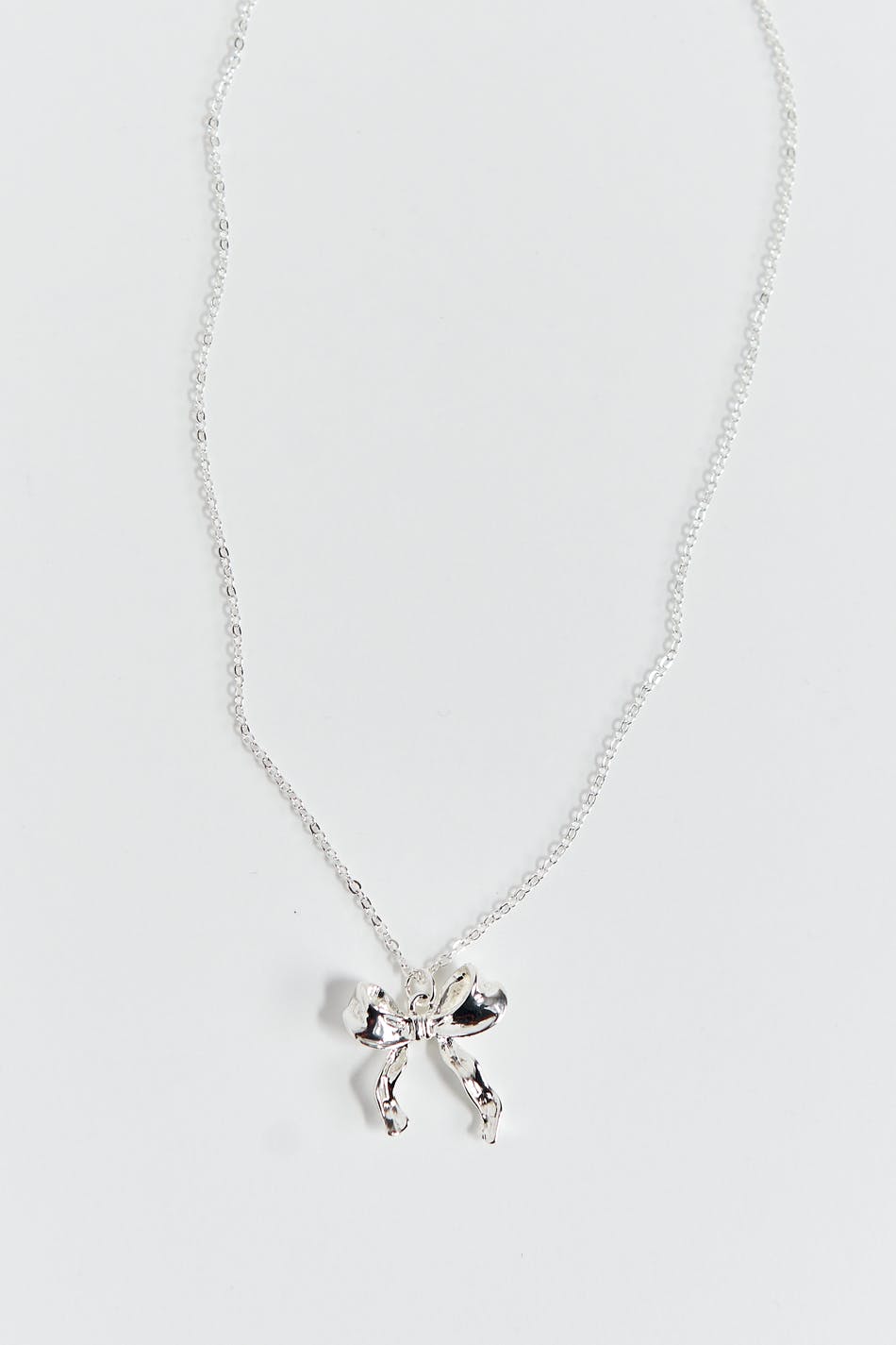 Bow necklace