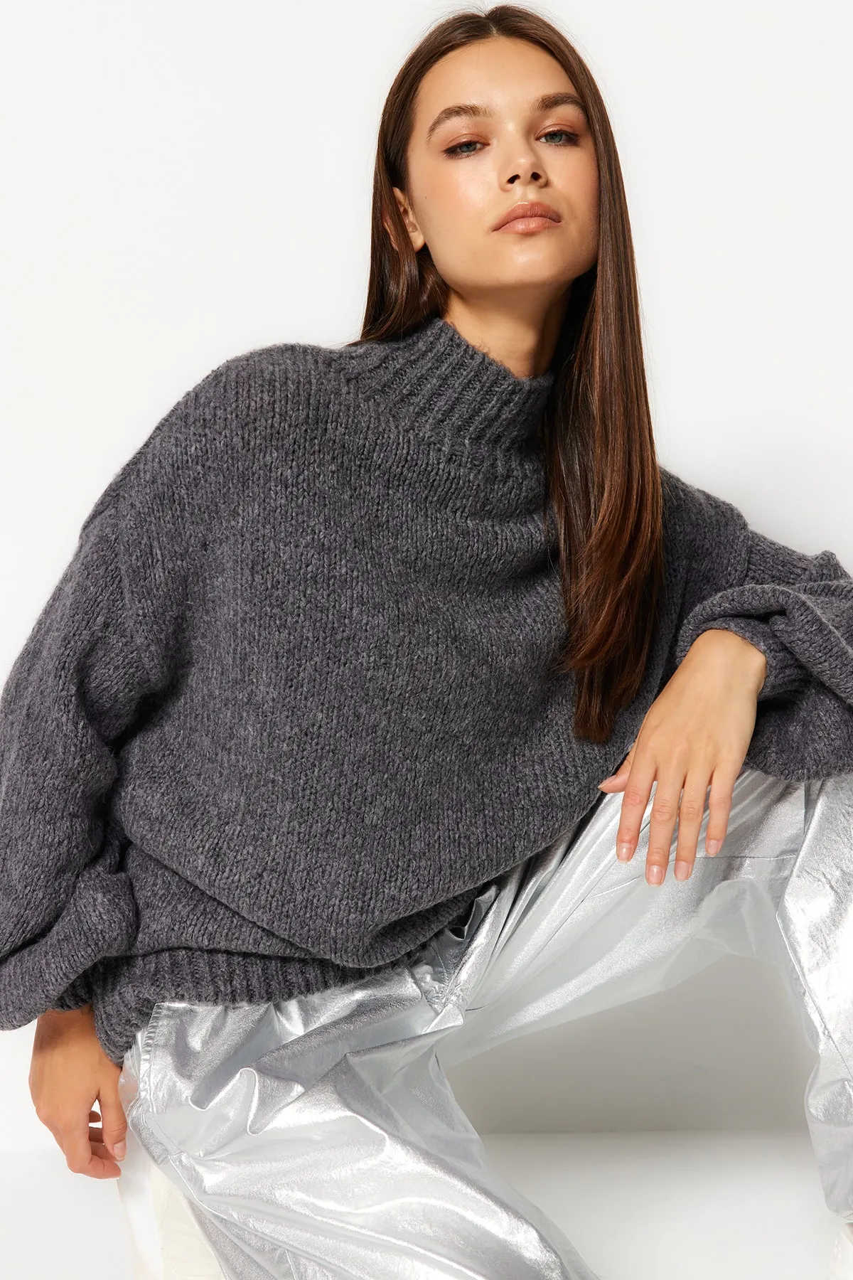 Trendyol Collection  Anthrazit Weich Strukturierter Dicker Rundhals Strickpullover TWOAW24KZ00290