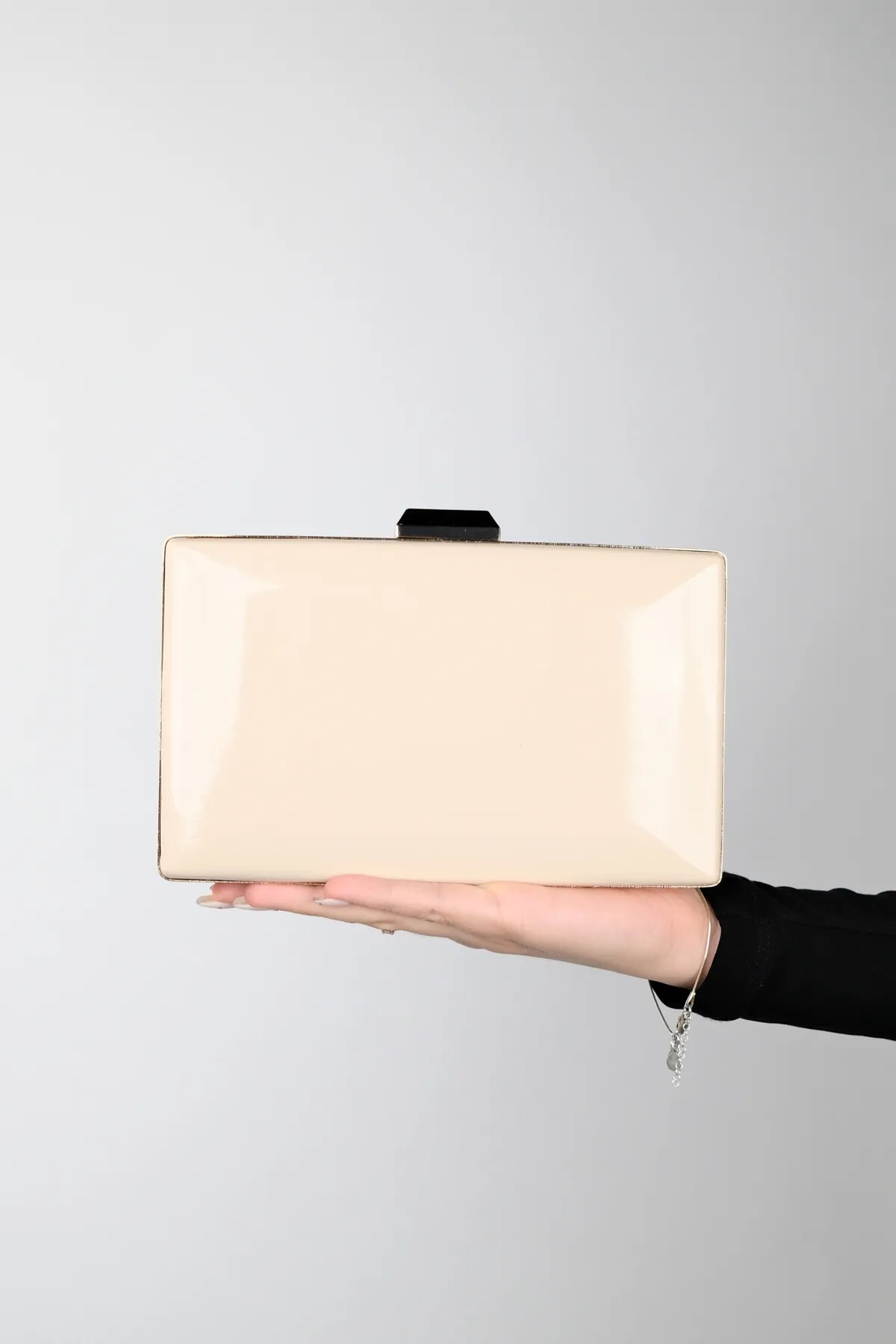 LuviShoes  DESTINY Abendtasche aus dunkelbeige Lackleder für Damen