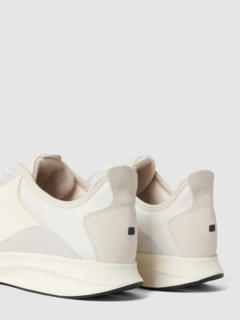 Sneaker mit Strukturmuster in offwhite