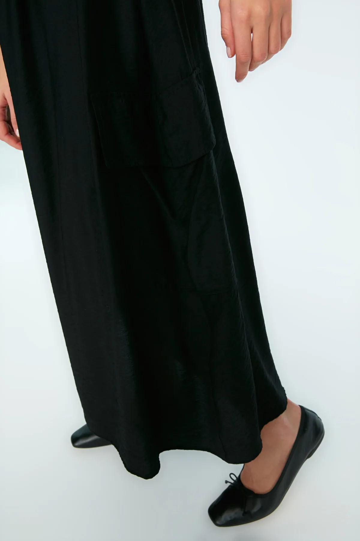 Trendyol Modest  Schwarzes Aerobin Bluse-Rock-Set mit Taschendetail TCTSS22US0087
