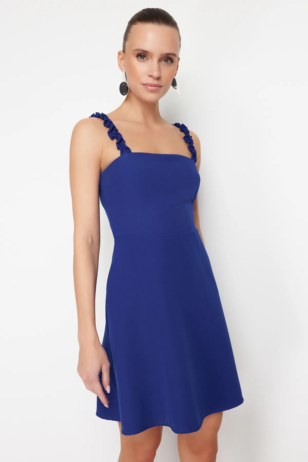 Trendyol Collection  Indigoblaues A-Linien-Minikleid mit quadratischem Kragen und Riemen und detailliertem Webmuster TWOSS22EL2175