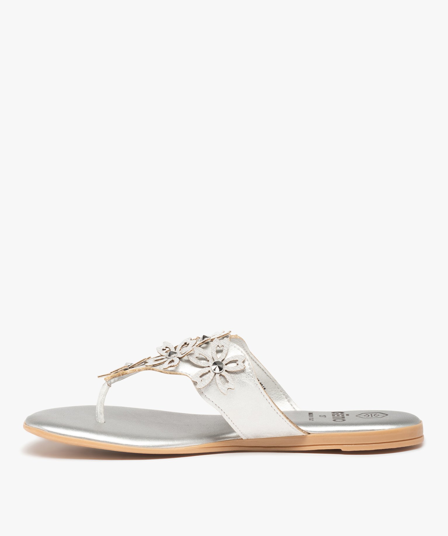 Tongs femme à large bride ornée de fleurs en relief argent | GEMO