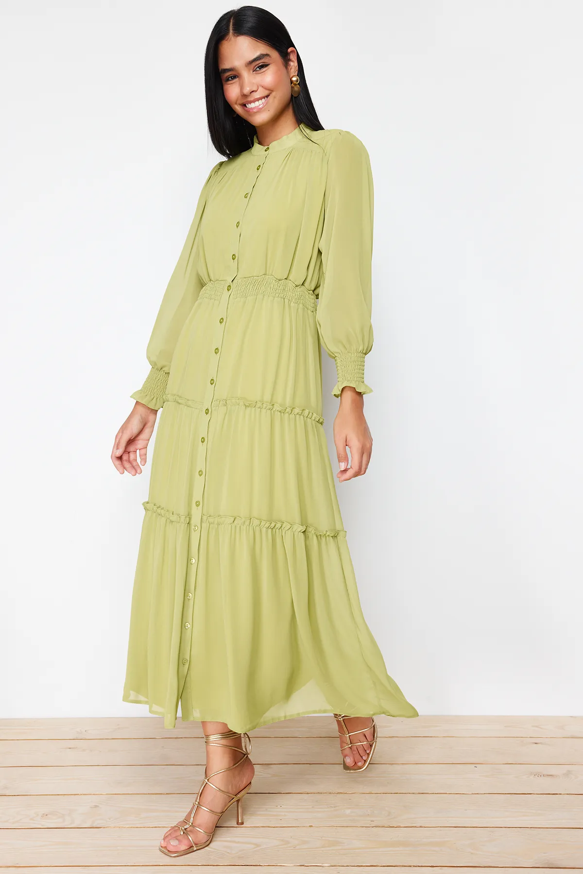 Trendyol Modest  Gefüttertes, gewebtes Chiffon-Hemdkleid mit grünen Ärmeln und Gipe-Detail an der Taille TCTSS24EB00046