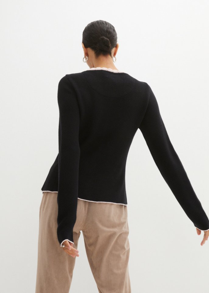 Hübsche Trachten-Strickjacke mit Stickerei