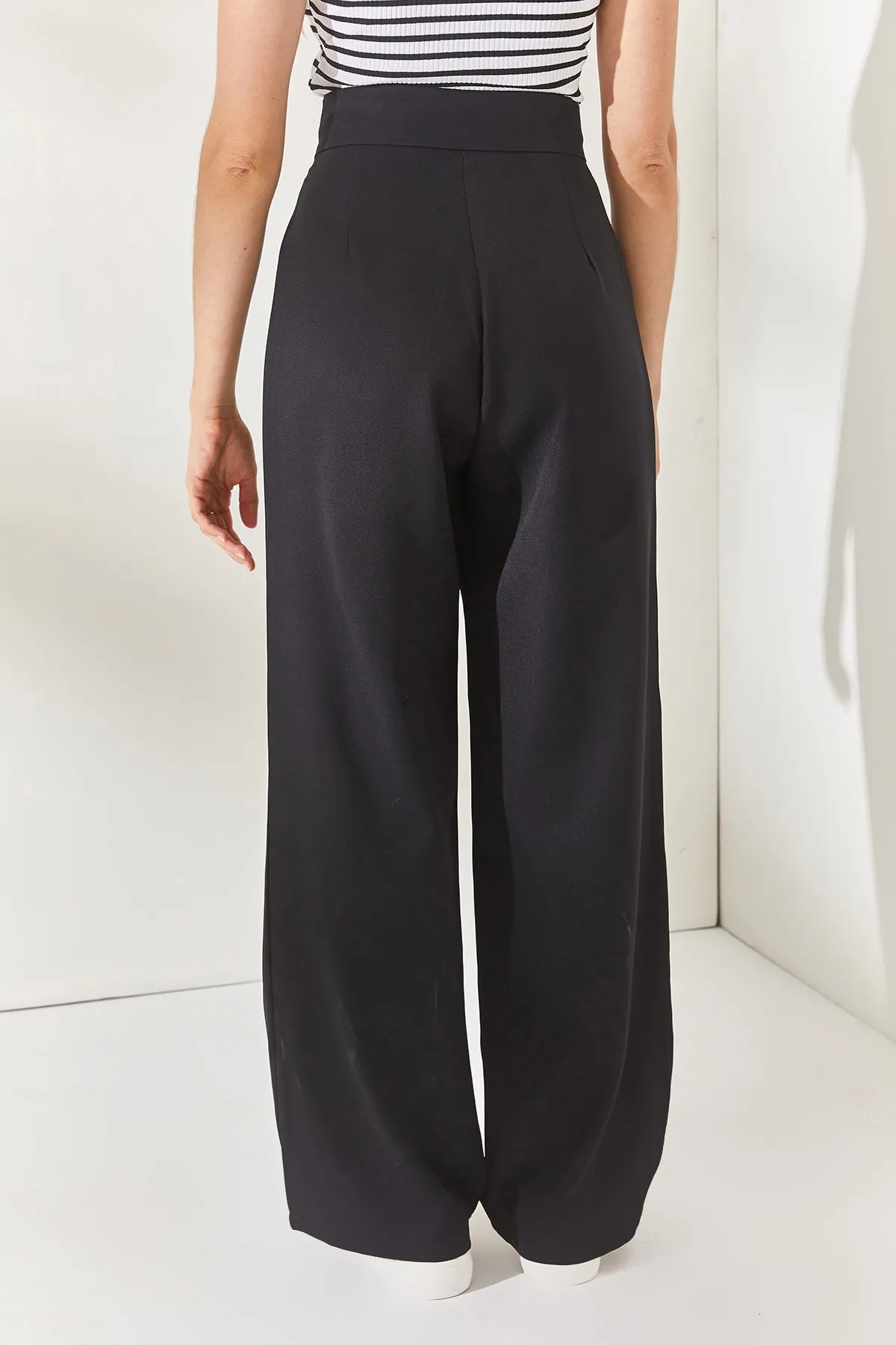 Olalook  Schwarze, plissierte Palazzo-Hose mit Klettverschluss am Bund PNT-19000222