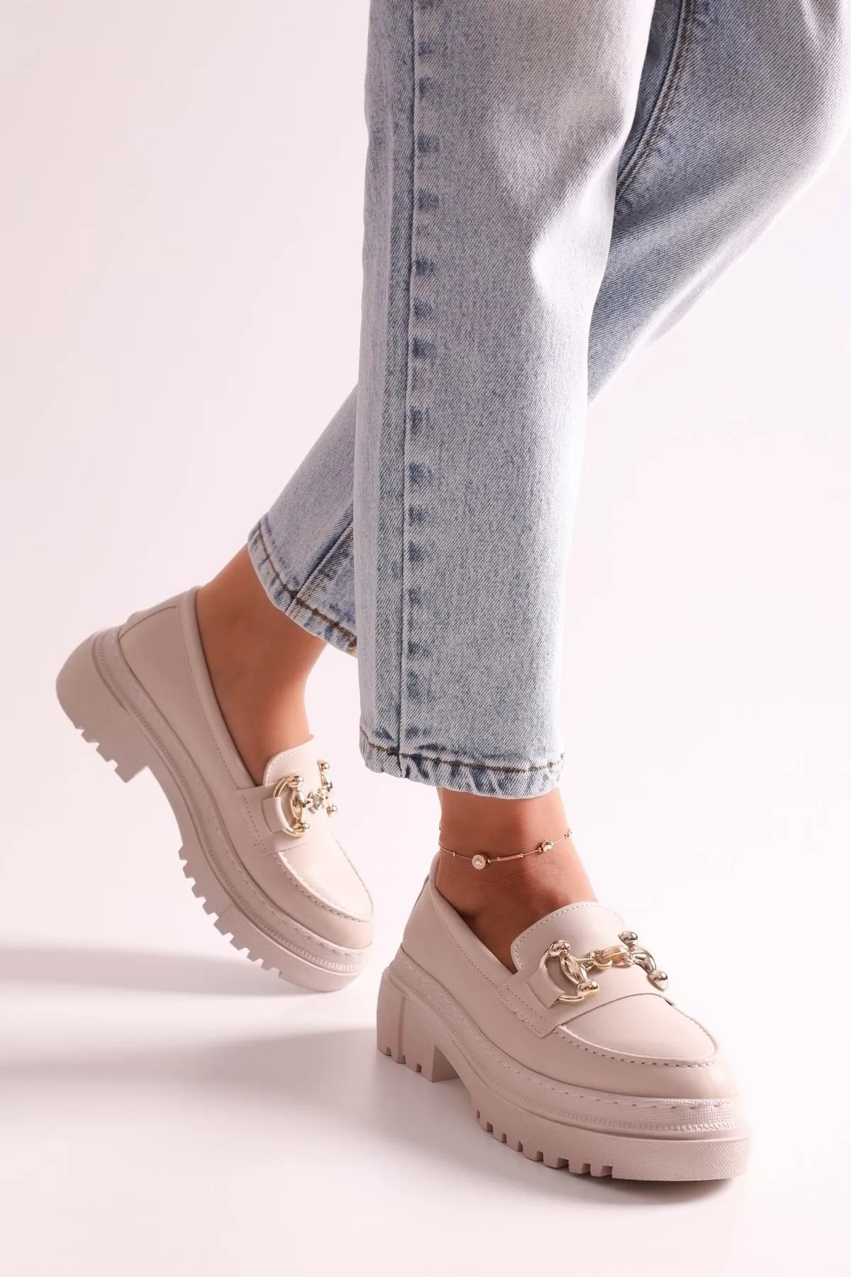 Shoeberry  Damen Rex Beige Skin Loafer mit dicker Sohle und Schnalle Beige Skin