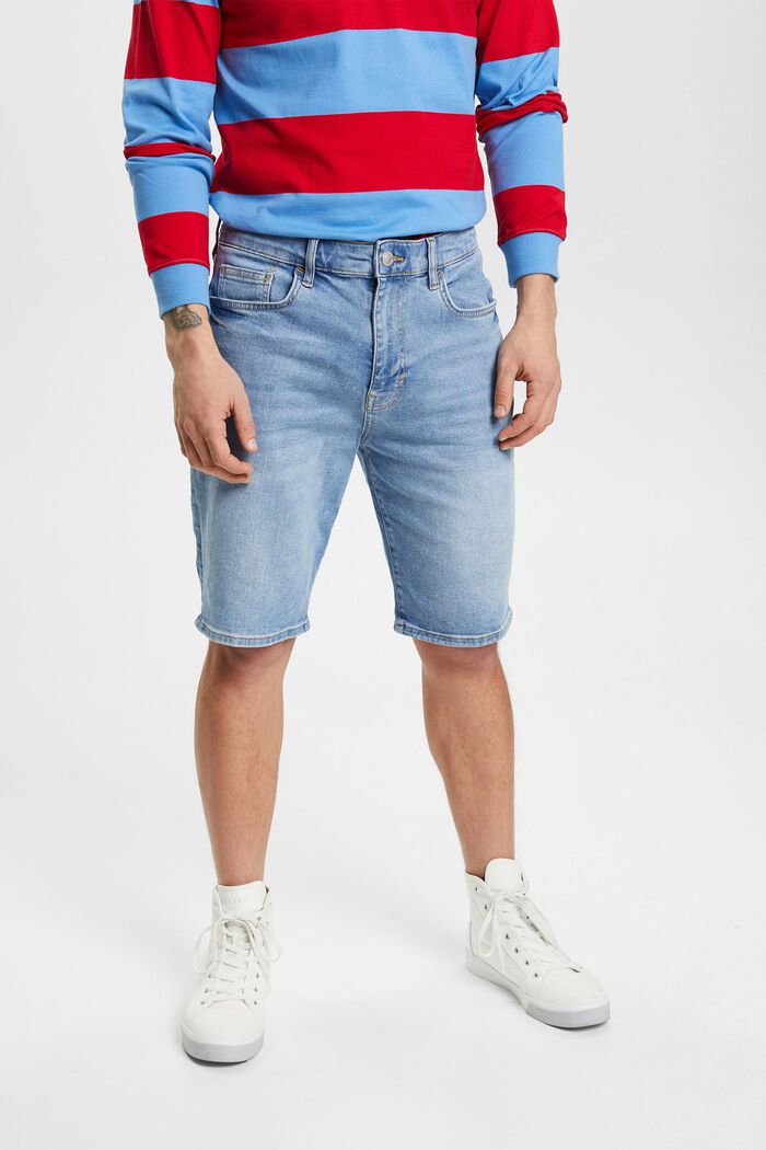 Lockere Jeansshorts in schmaler Passform